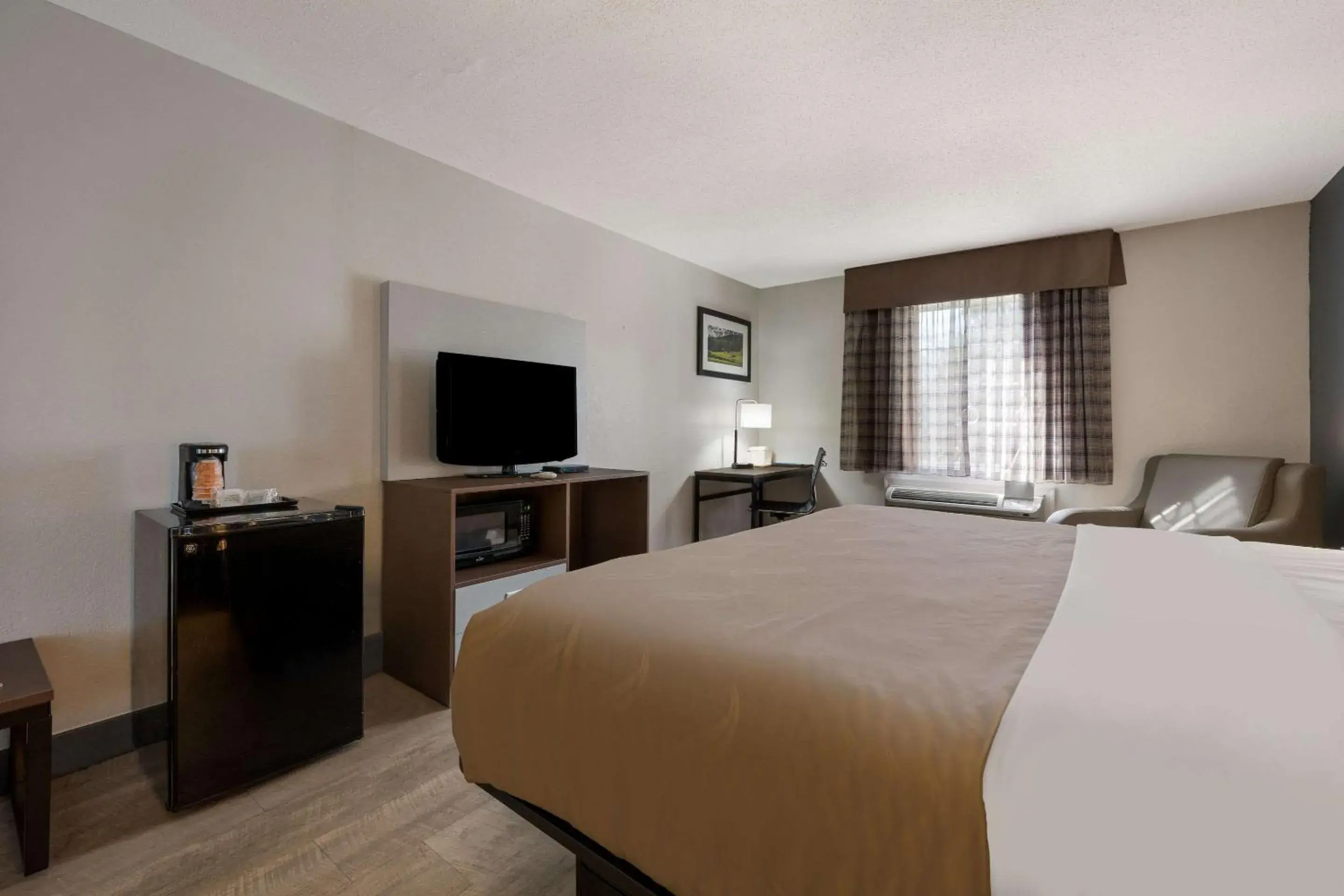 Bedroom, Bed in Quality Inn University Area Bedroom, Bed in Quality Inn University Area