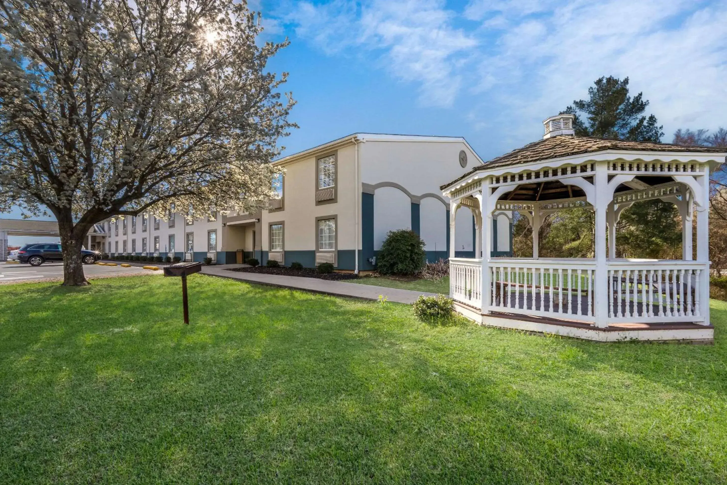 Property building in Quality Inn University Area Property building in Quality Inn University Area