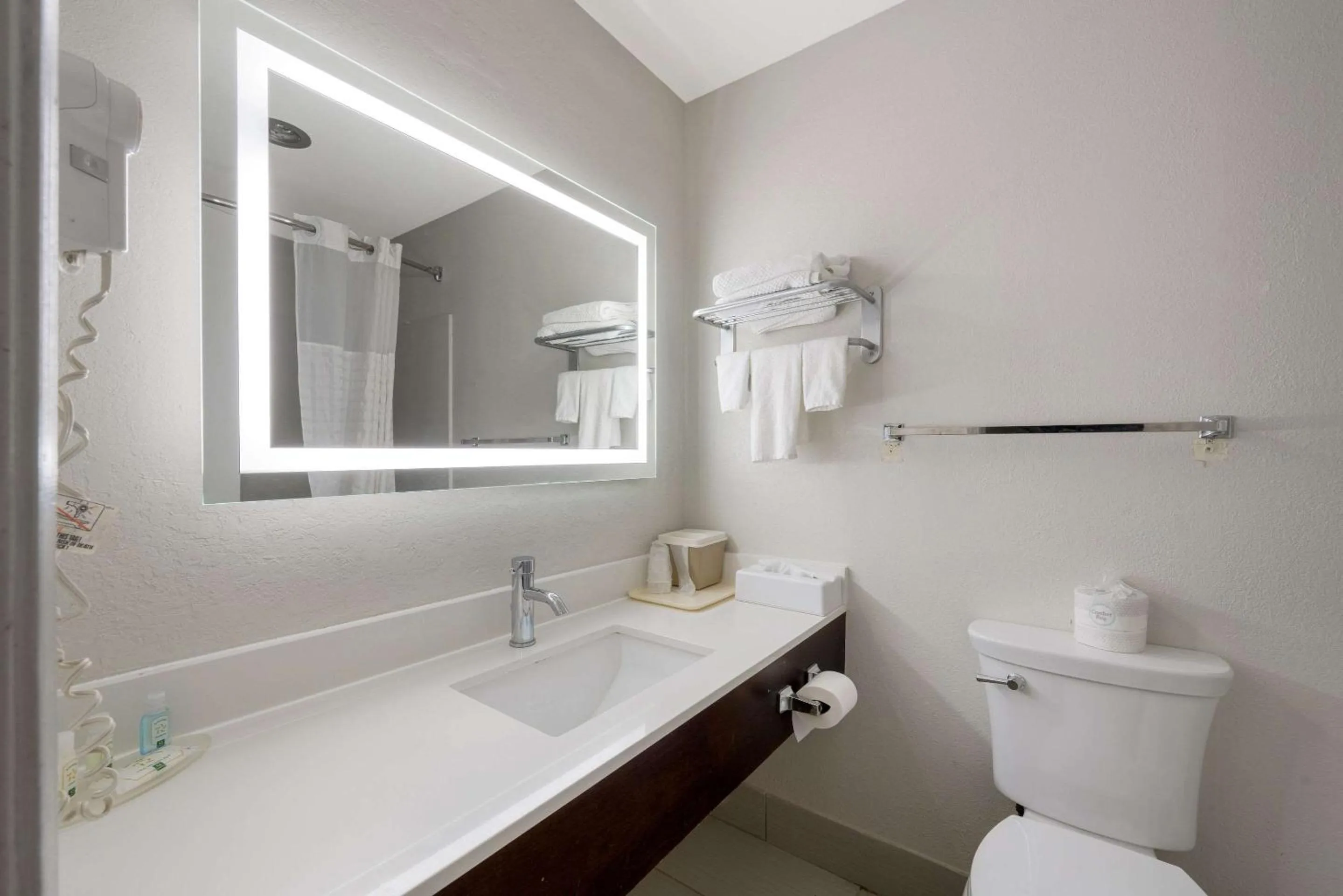 Bedroom in Quality Inn University Area