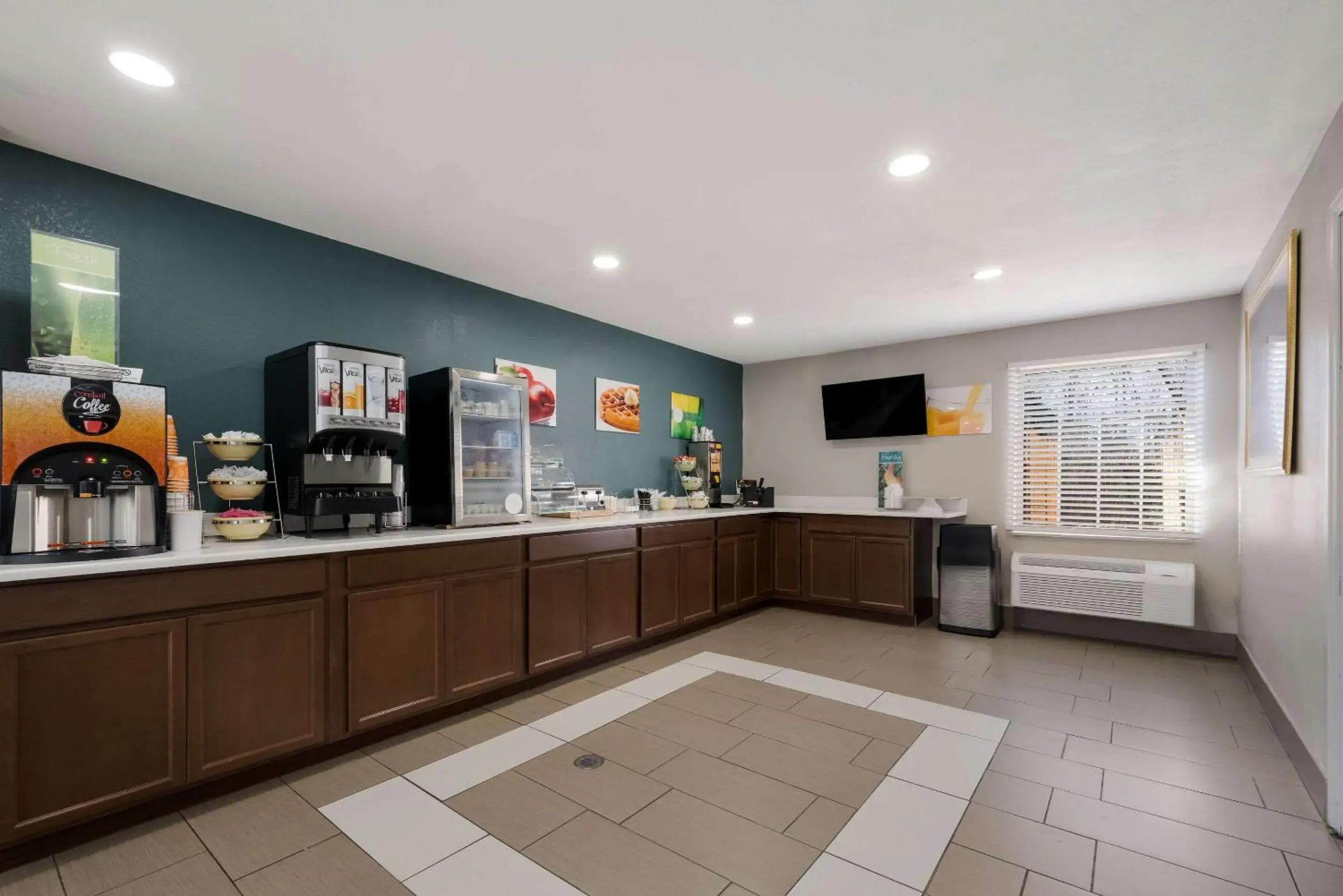 Breakfast in Quality Inn University Area Breakfast in Quality Inn University Area