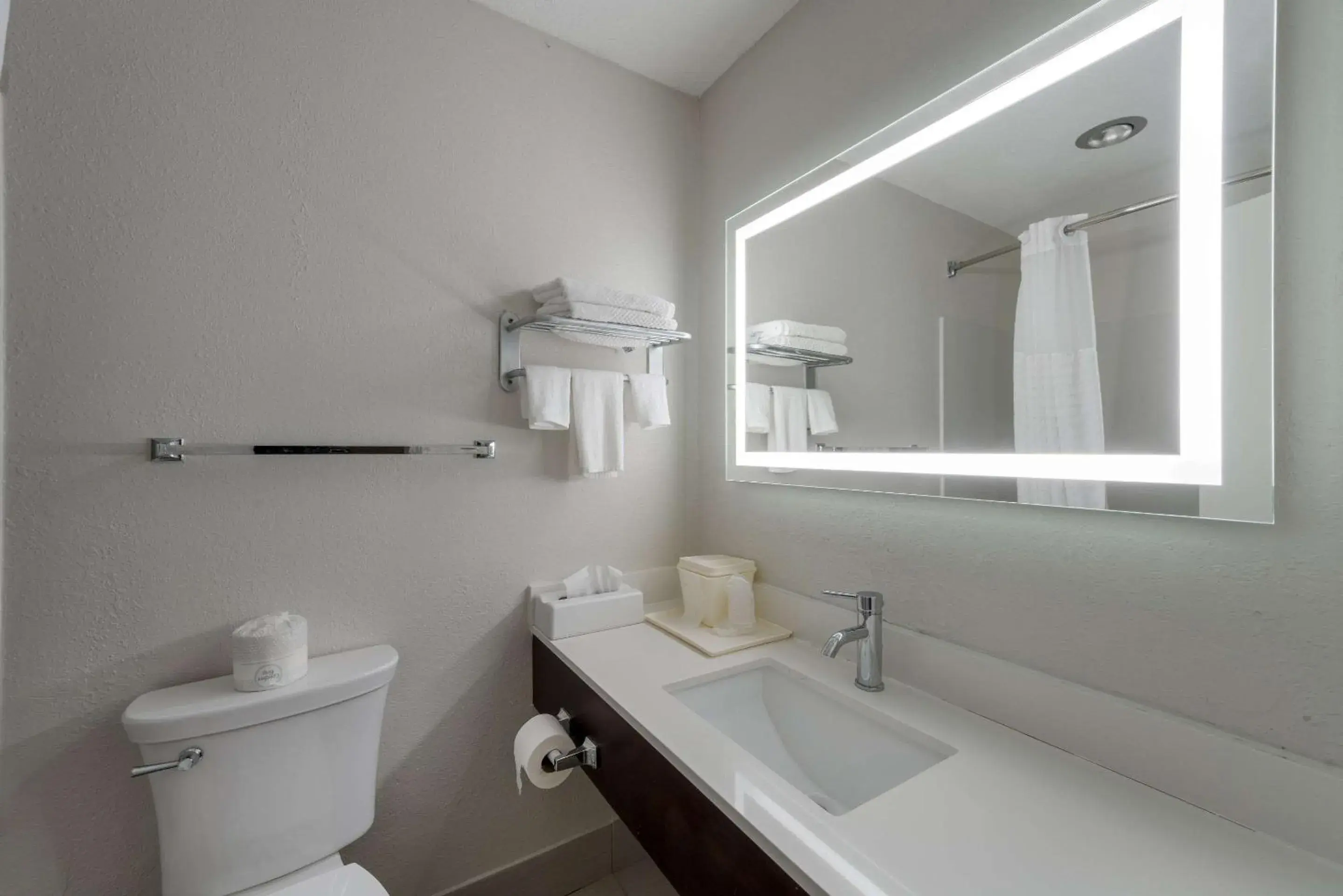 Bedroom in Quality Inn University Area Bedroom in Quality Inn University Area