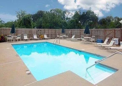 Pool view in Quality Inn University Area