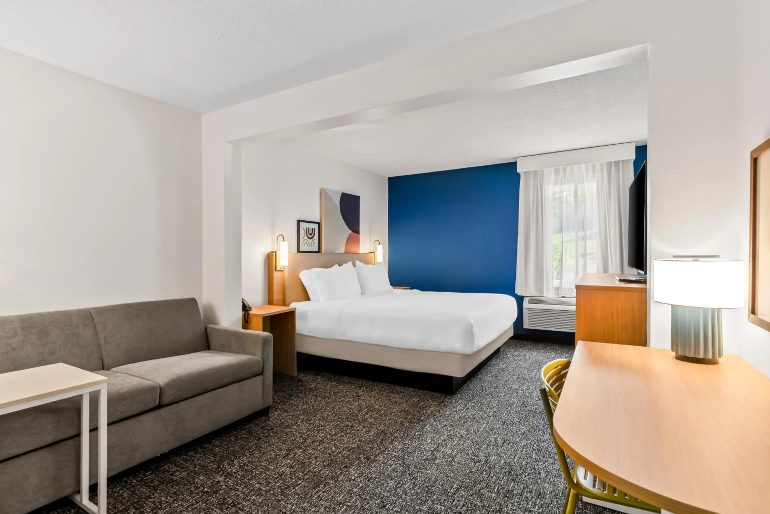 Bedroom, Bed in Spark by Hilton Lexington
