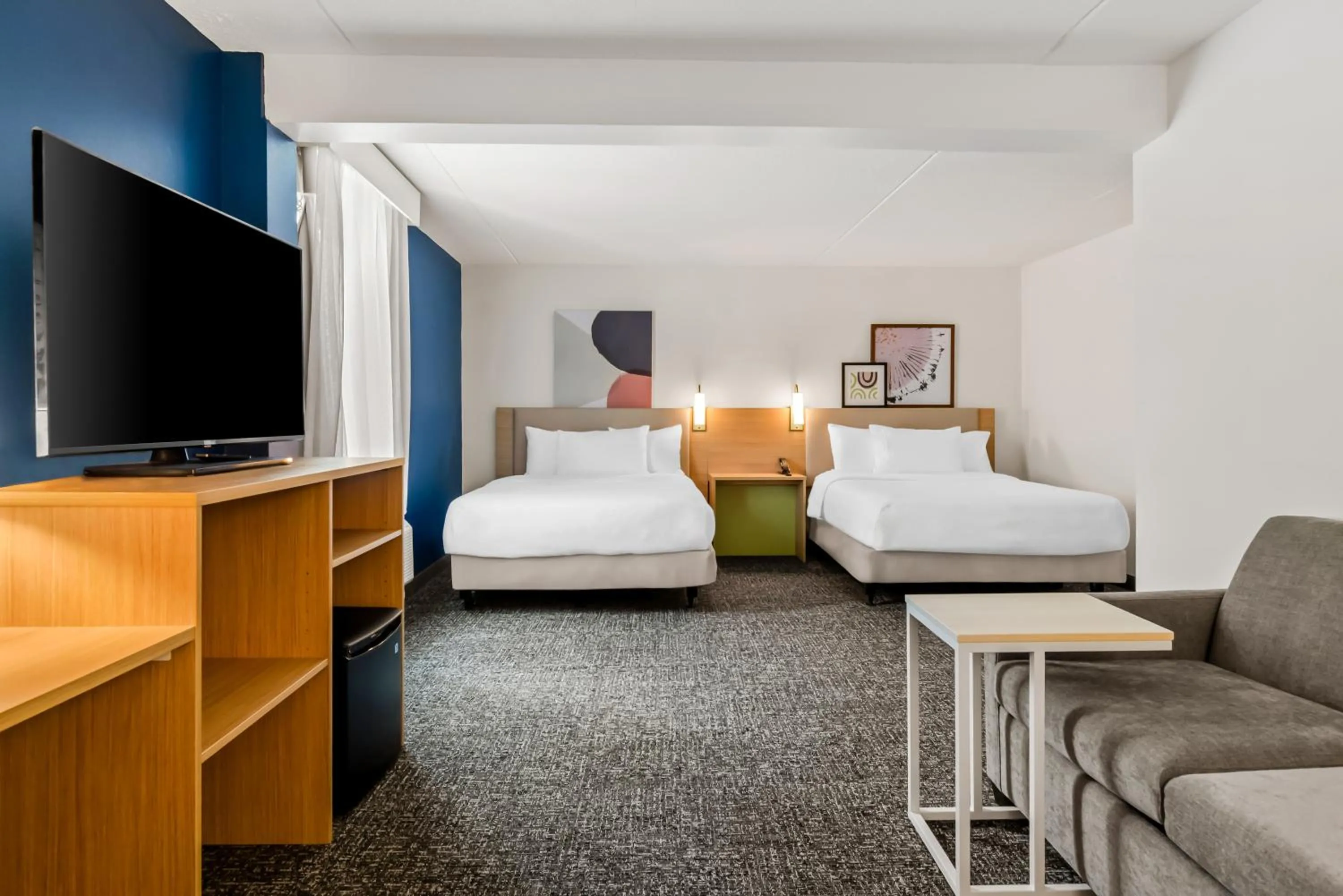 Seating area, Bed in Spark by Hilton Lexington