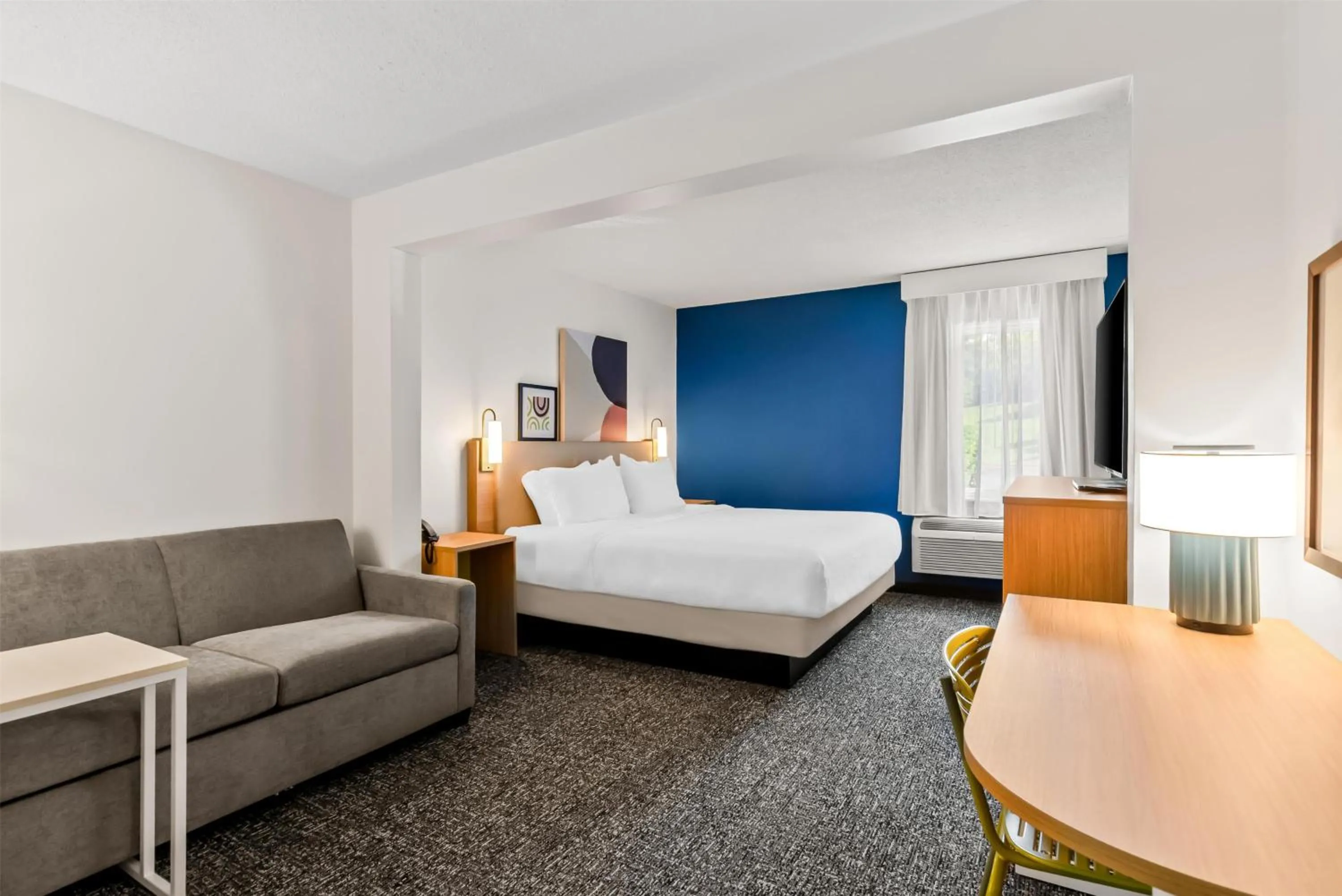 Living room, Bed in Spark by Hilton Lexington