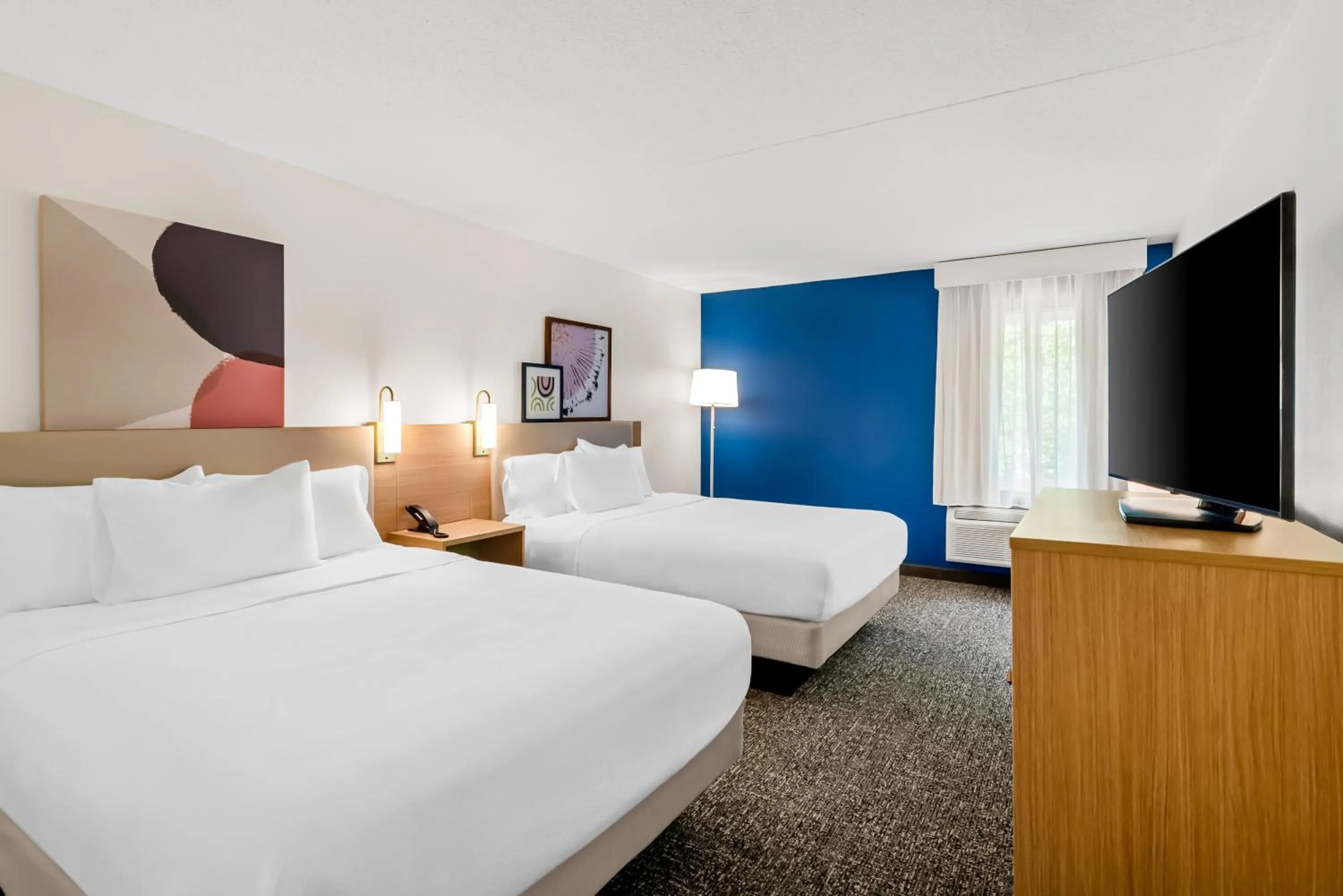 Bedroom, Bed in Spark by Hilton Lexington