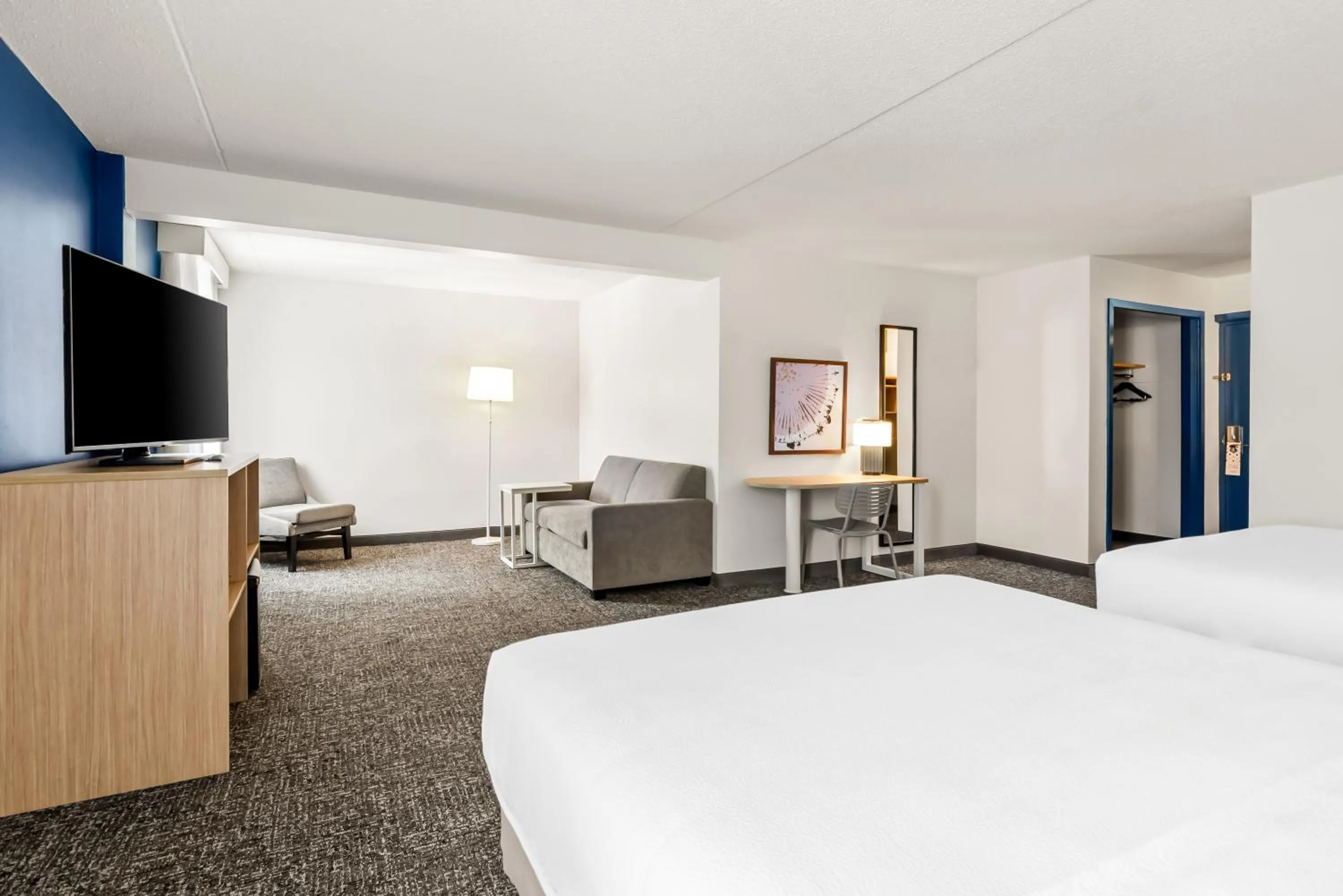Bedroom, Bed in Spark by Hilton Lexington