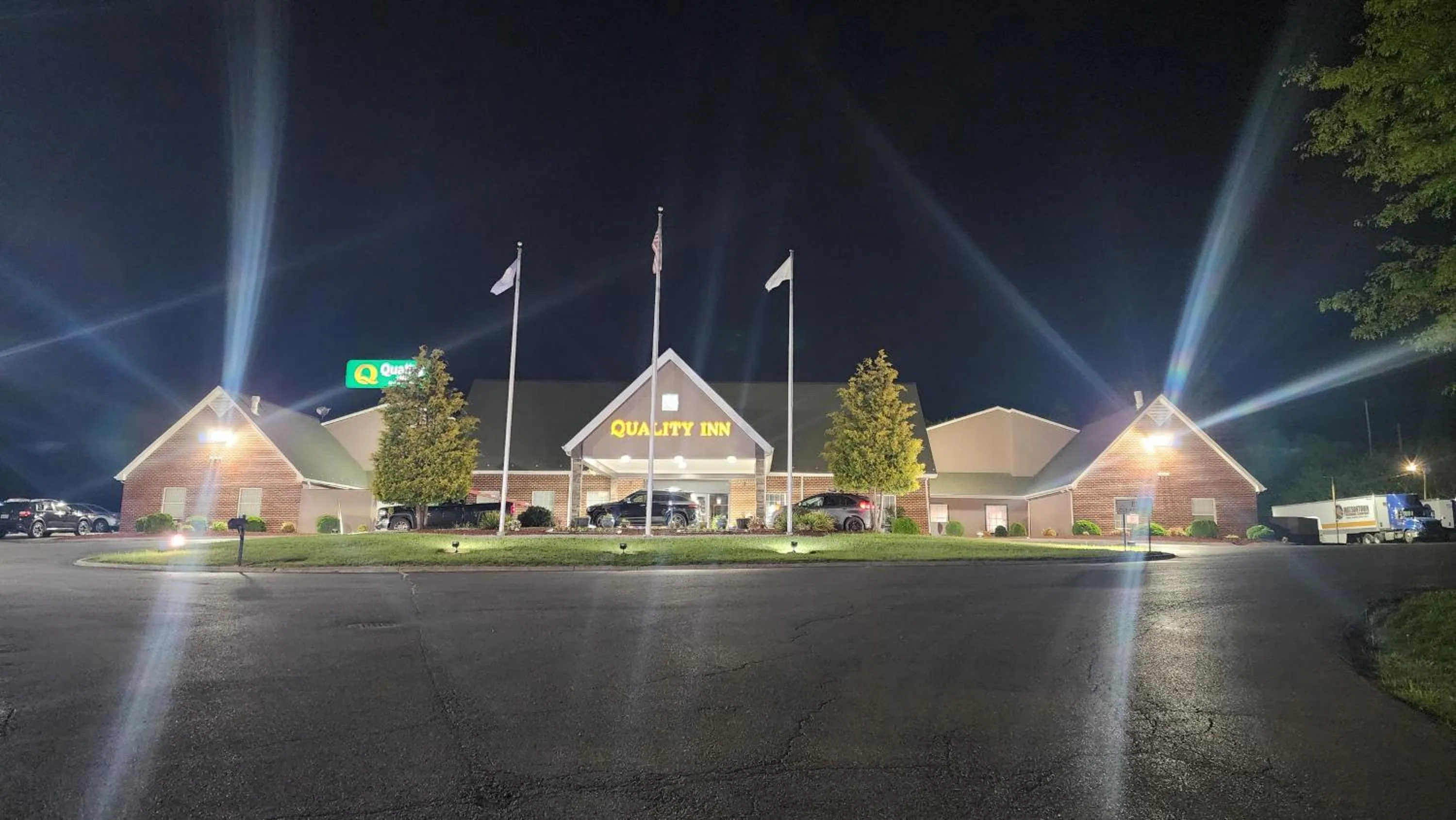Property building in Quality Inn Dublin I-81
