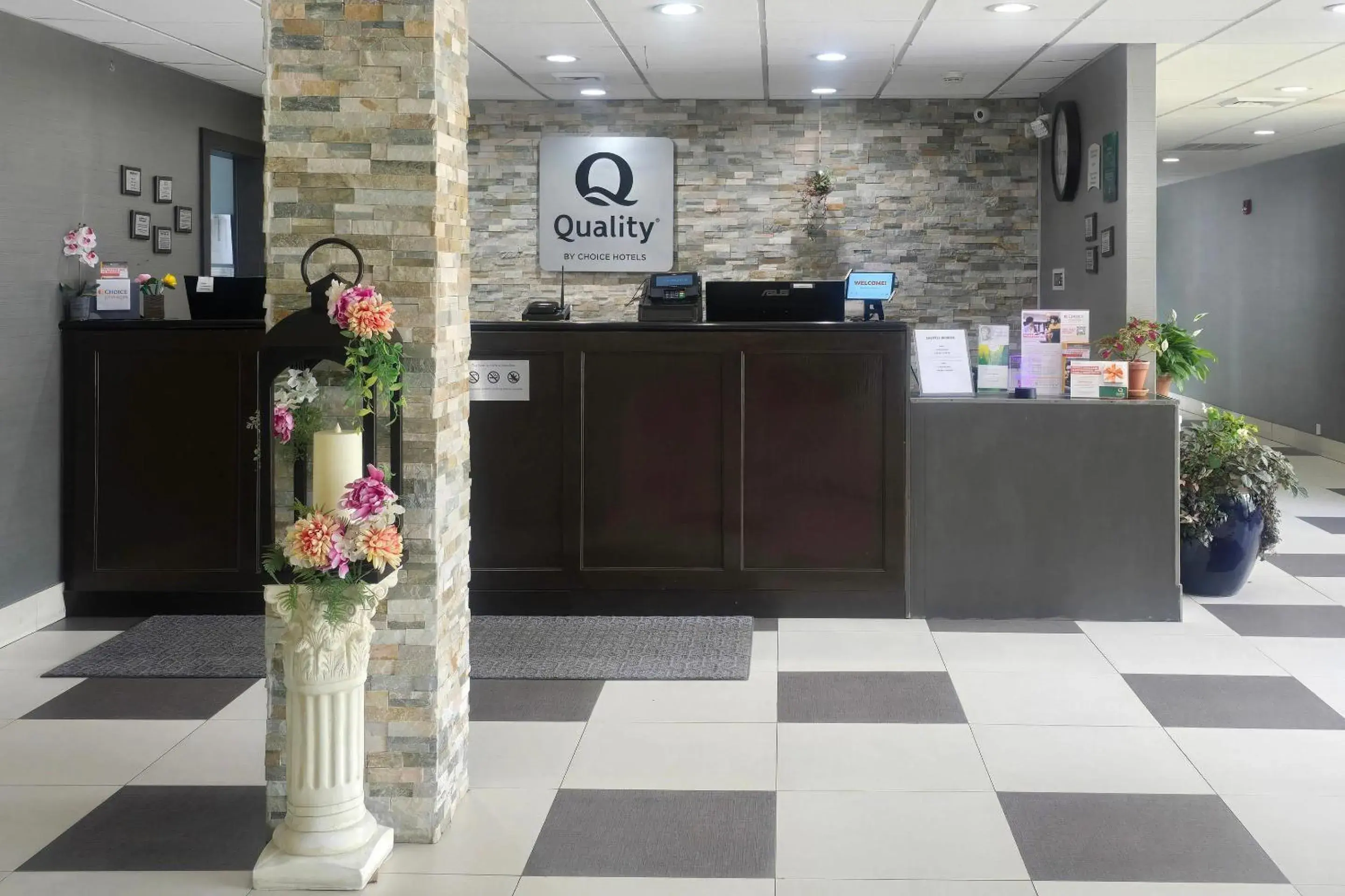 Lobby or reception in Quality Inn Dublin I-81 Lobby or reception in Quality Inn Dublin I-81