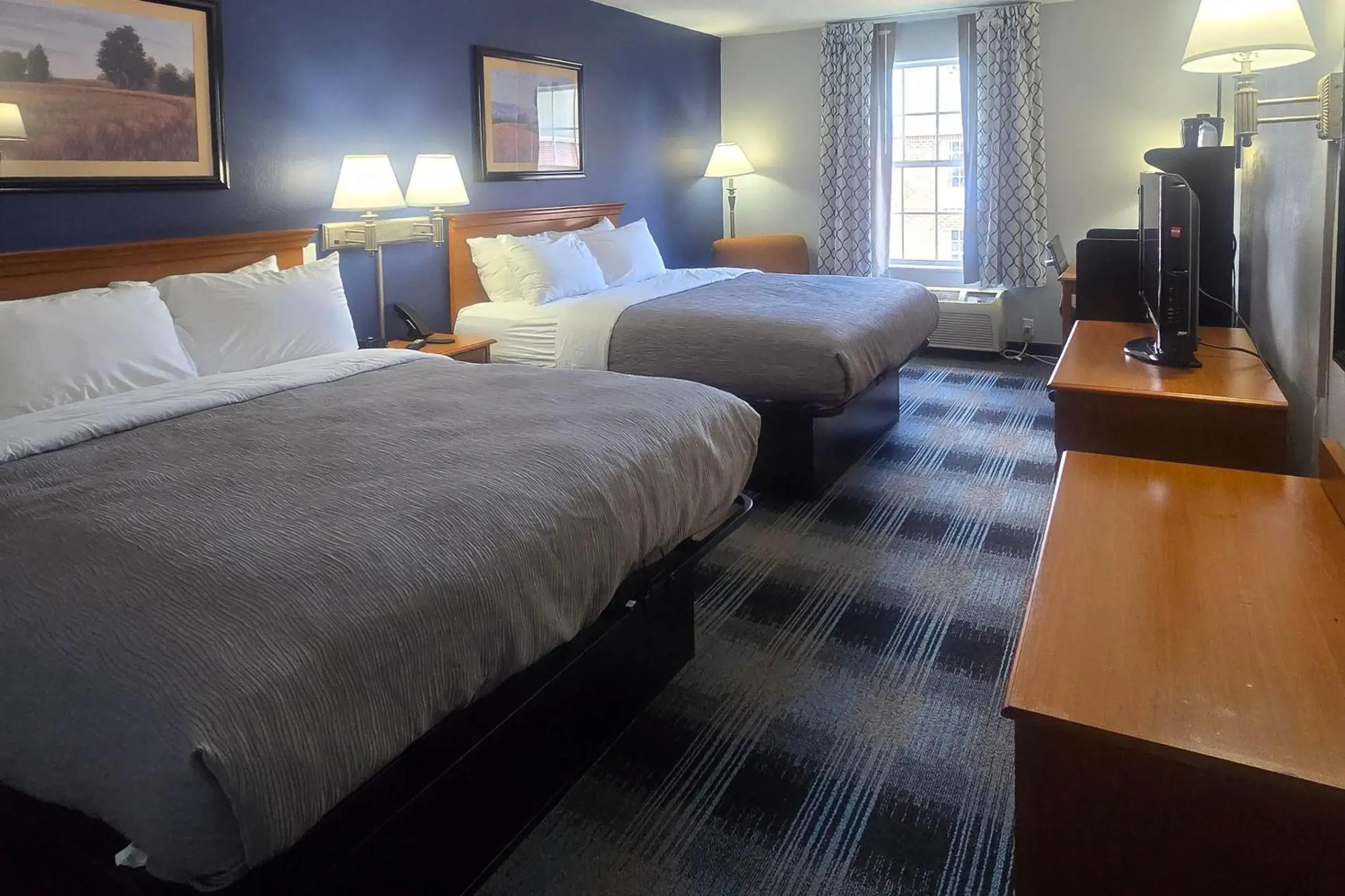 Bedroom, Bed in Quality Inn Dublin I-81 Bedroom, Bed in Quality Inn Dublin I-81