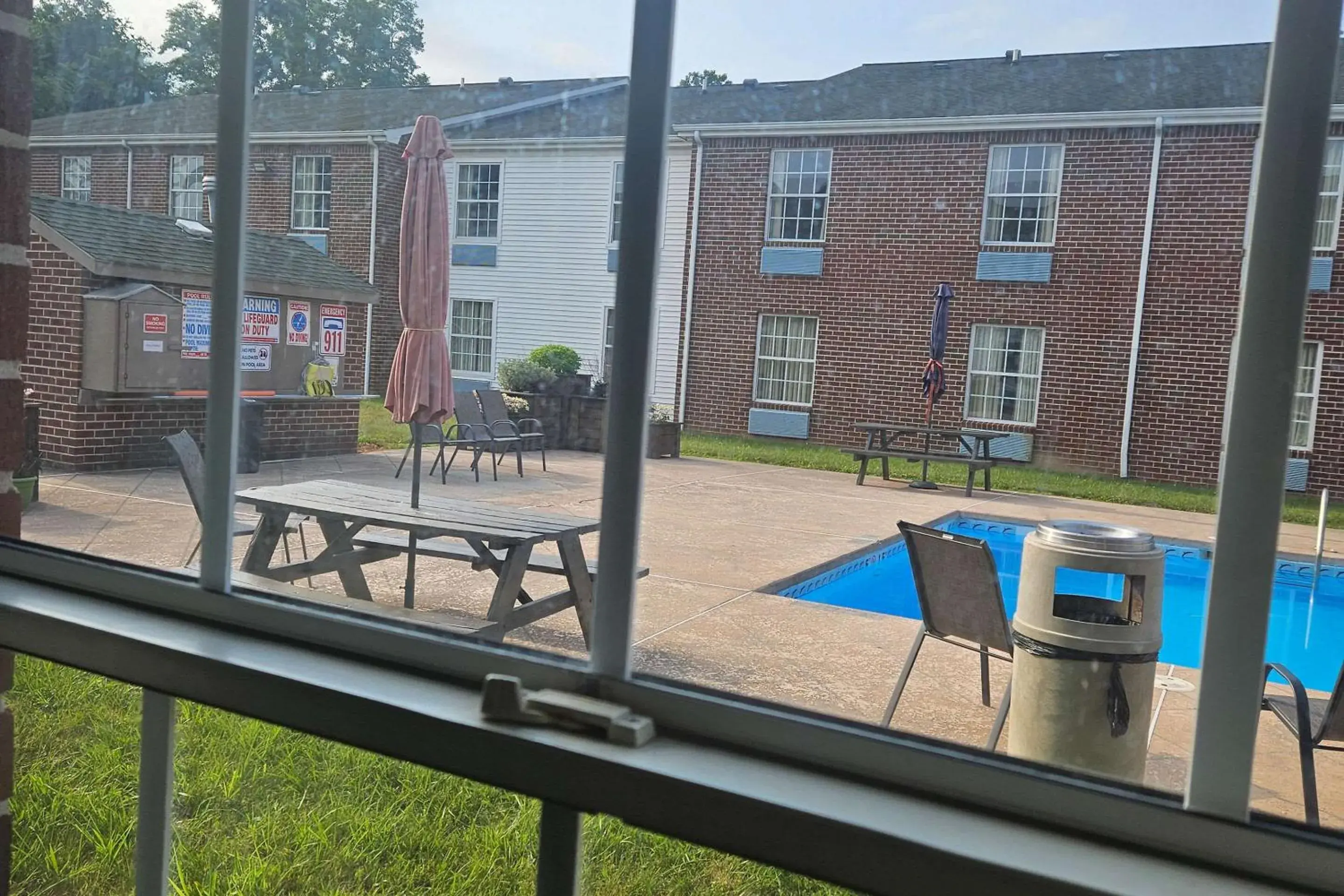 Property building in Quality Inn Dublin I-81 Property building in Quality Inn Dublin I-81