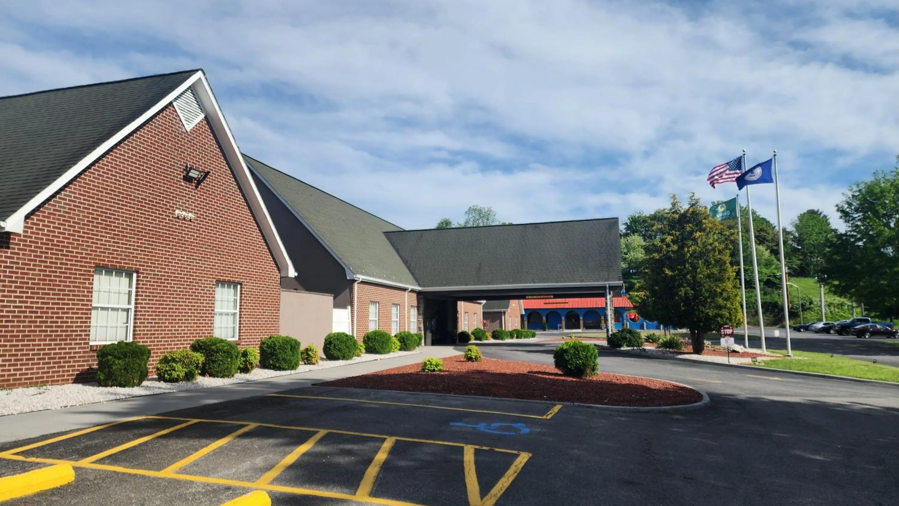 Property building in Quality Inn Dublin I-81