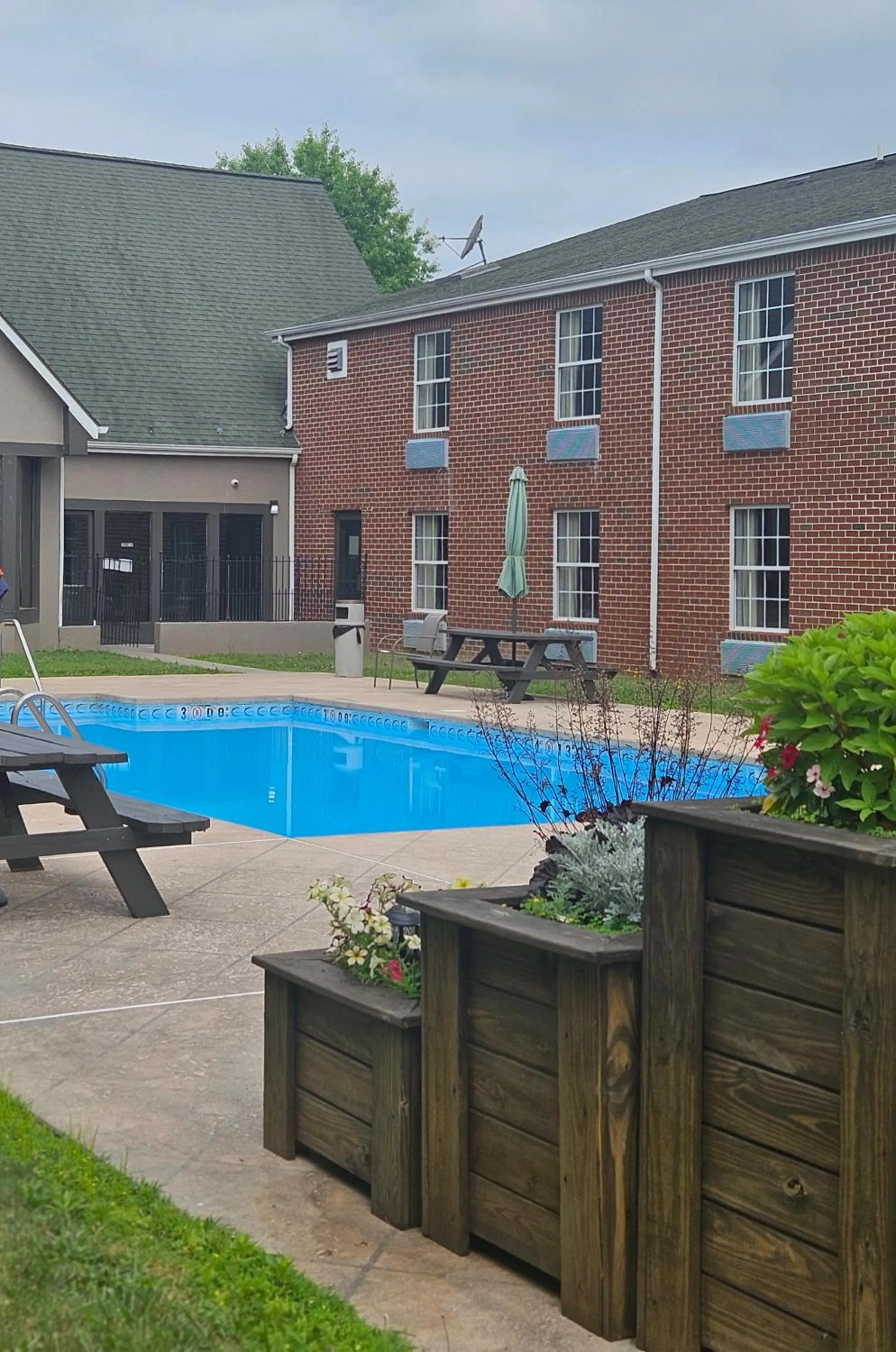 Property building in Quality Inn Dublin I-81