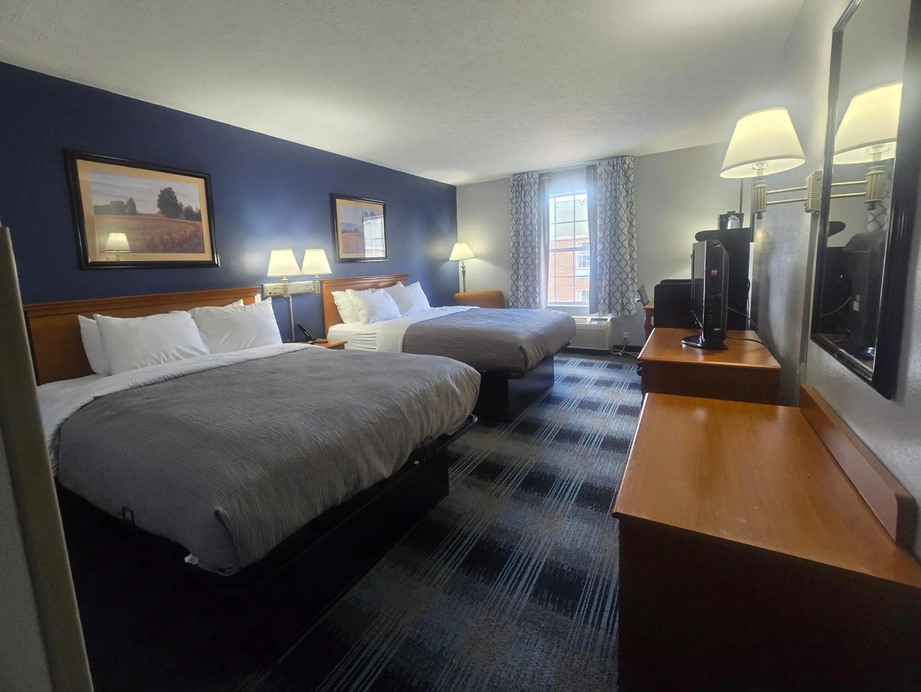 Bed in Quality Inn Dublin I-81