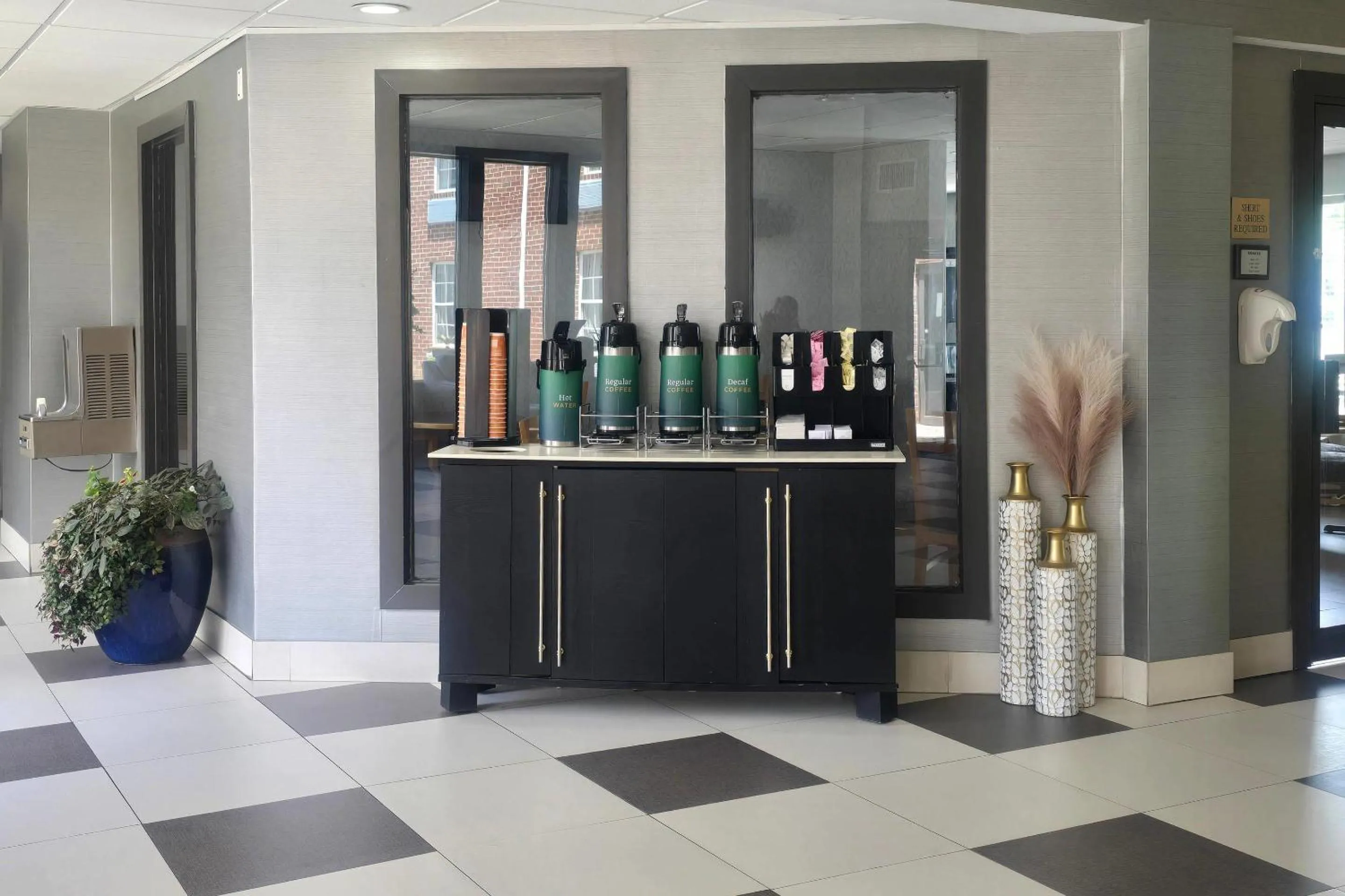 Breakfast in Quality Inn Dublin I-81