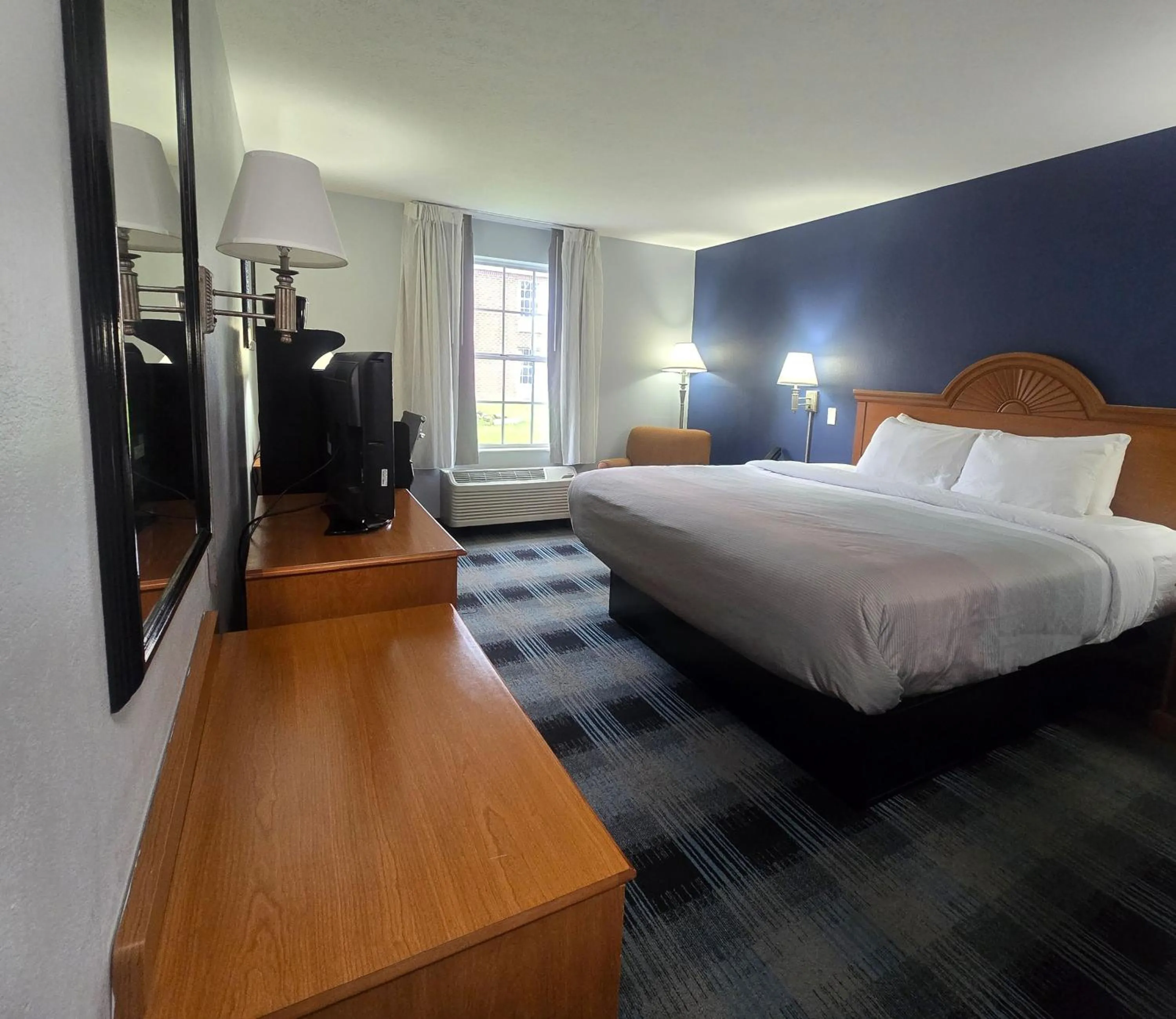 Bed in Quality Inn Dublin I-81