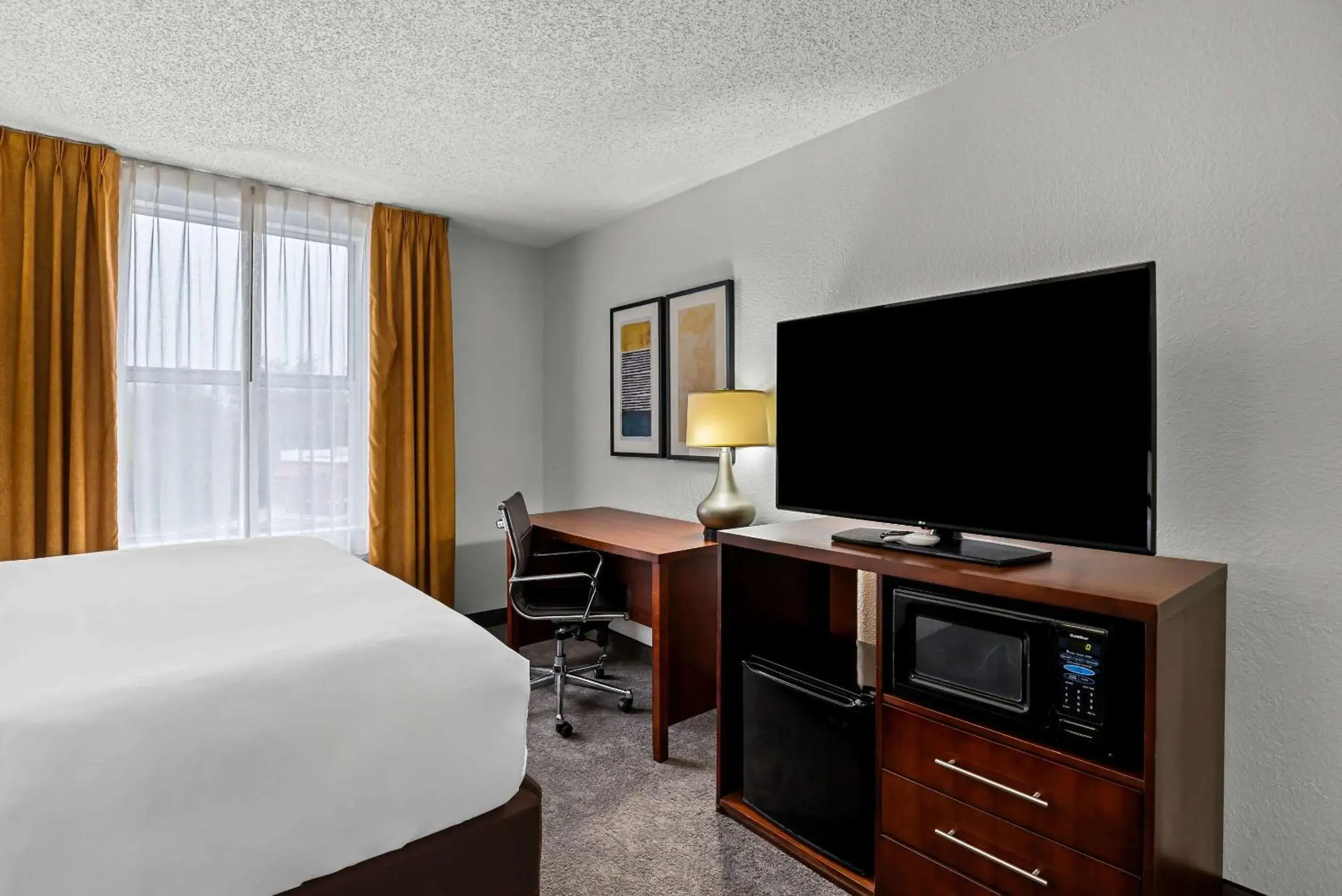 Bedroom, Bed in Comfort Inn & Suites Staunton Bedroom, Bed in Comfort Inn & Suites Staunton