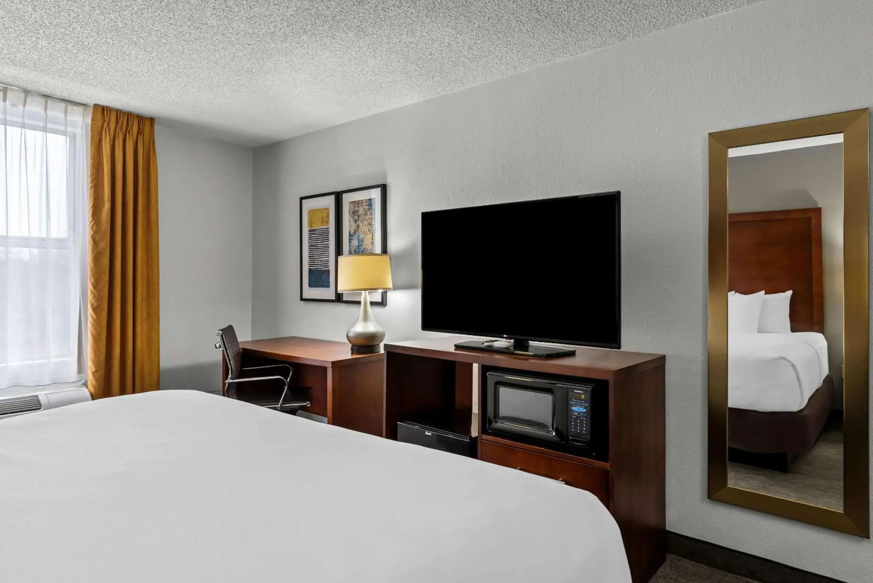 Bedroom, Bed in Comfort Inn & Suites Staunton Bedroom, Bed in Comfort Inn & Suites Staunton