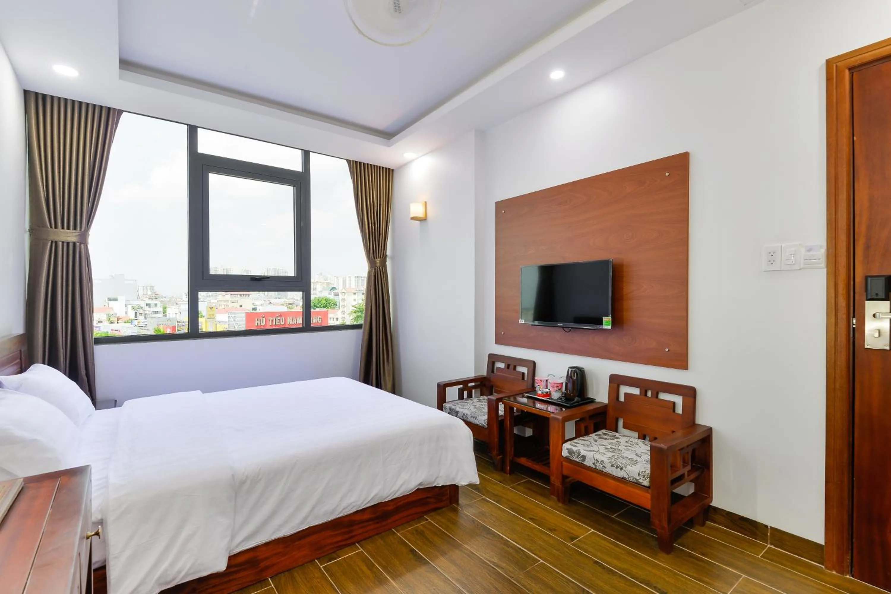 Bed in Royal Hotel District 2