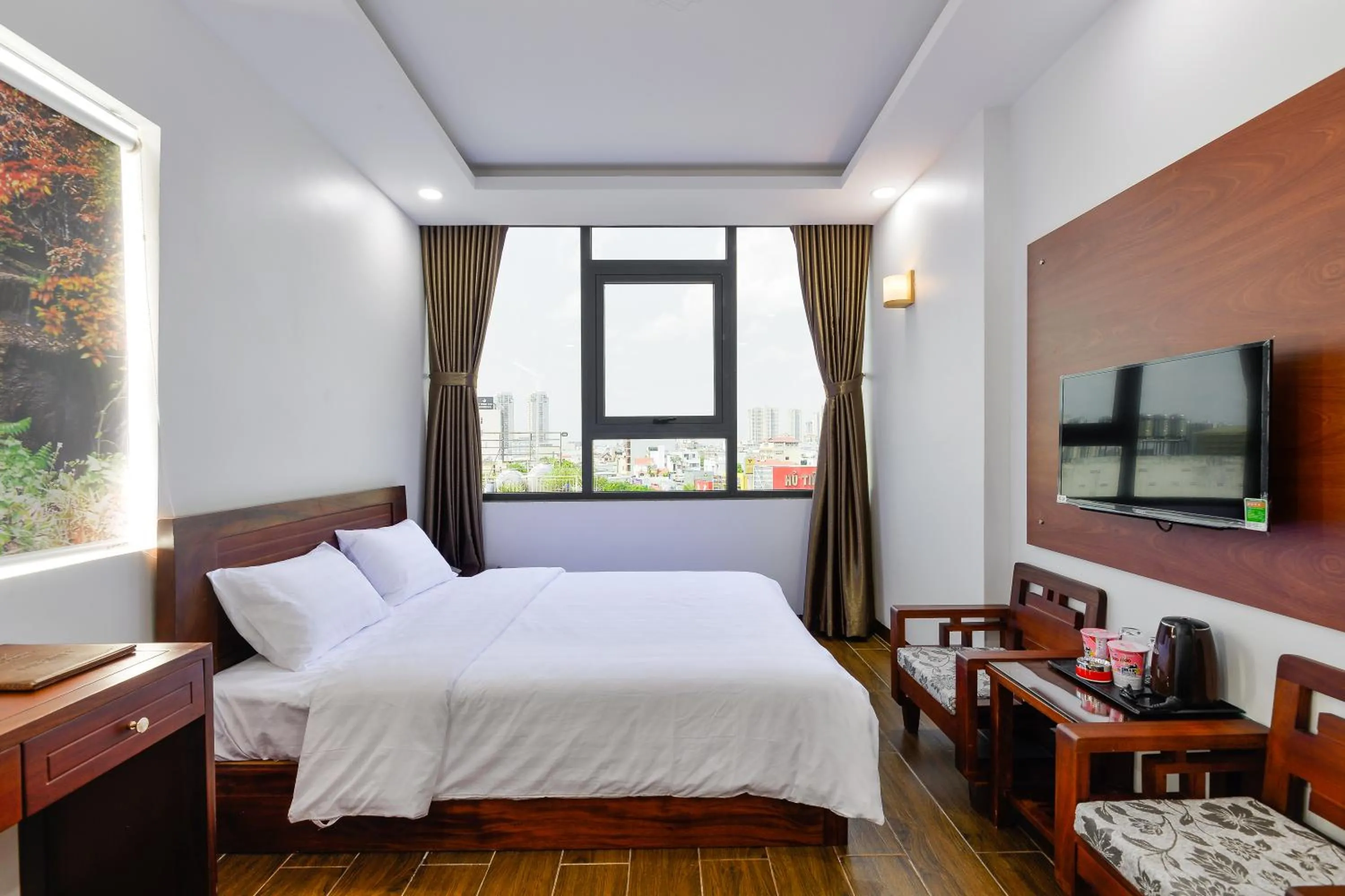 Communal lounge/ TV room, Bed in Royal Hotel District 2