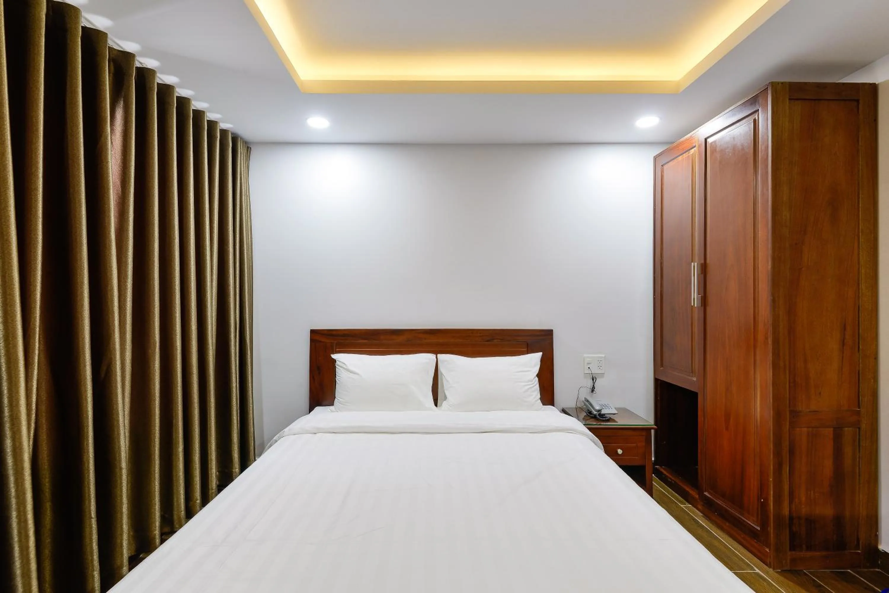 Bed in Royal Hotel District 2