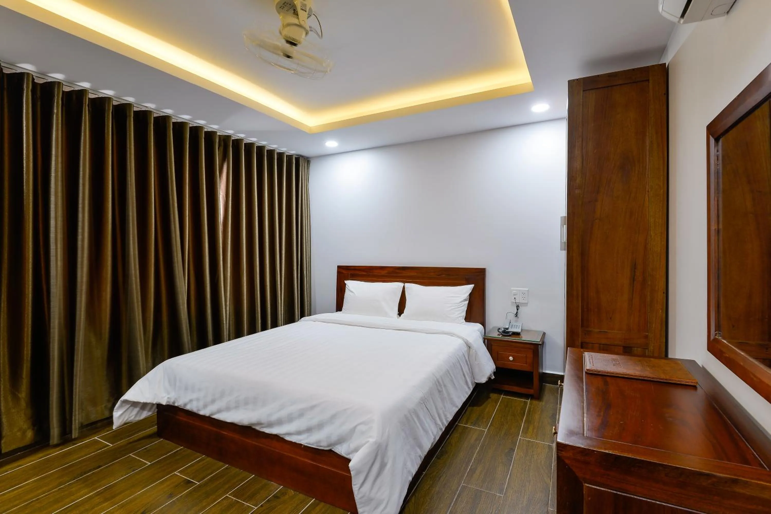 Bed in Royal Hotel District 2