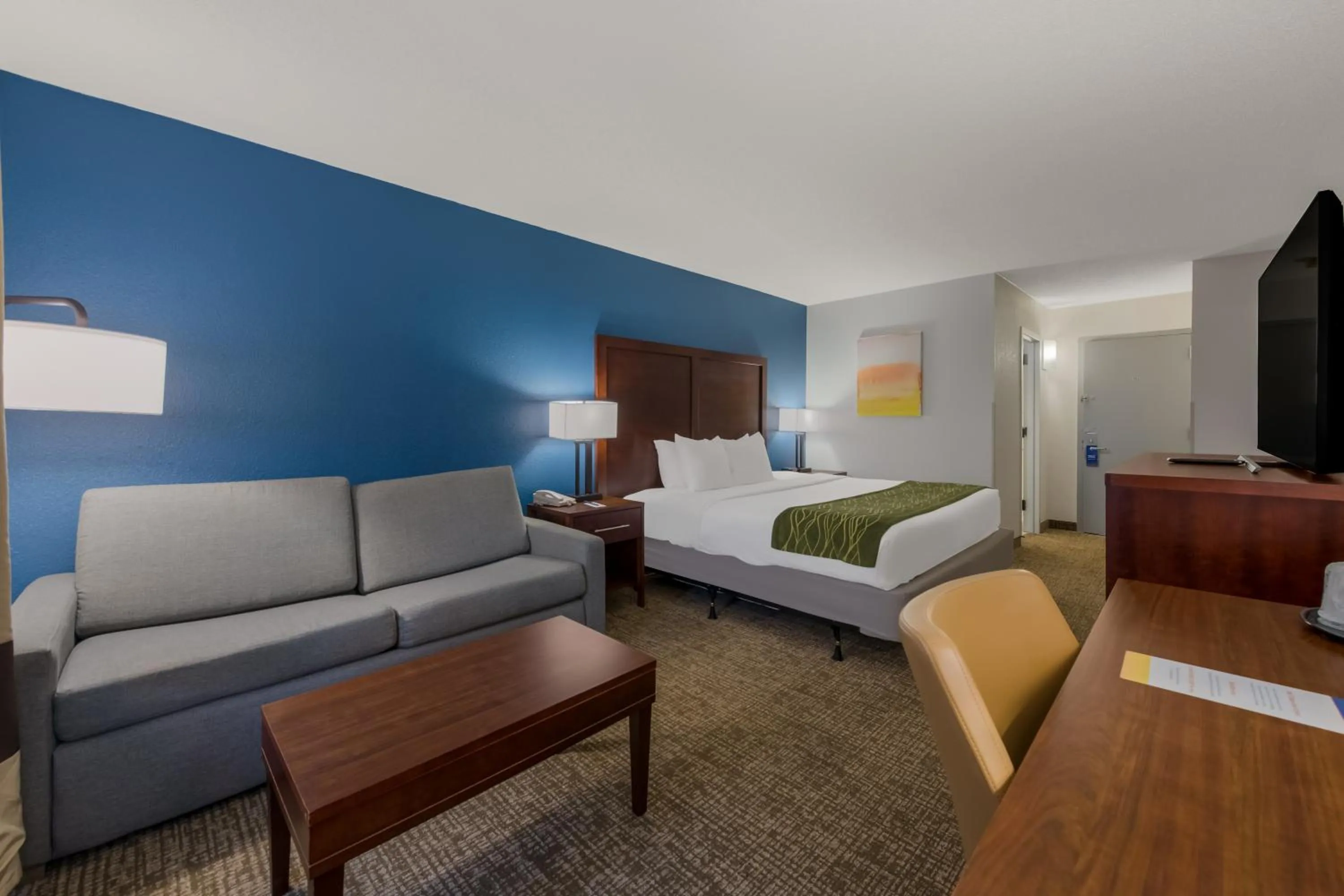 Bed in Comfort Inn Newport News - Hampton I-64