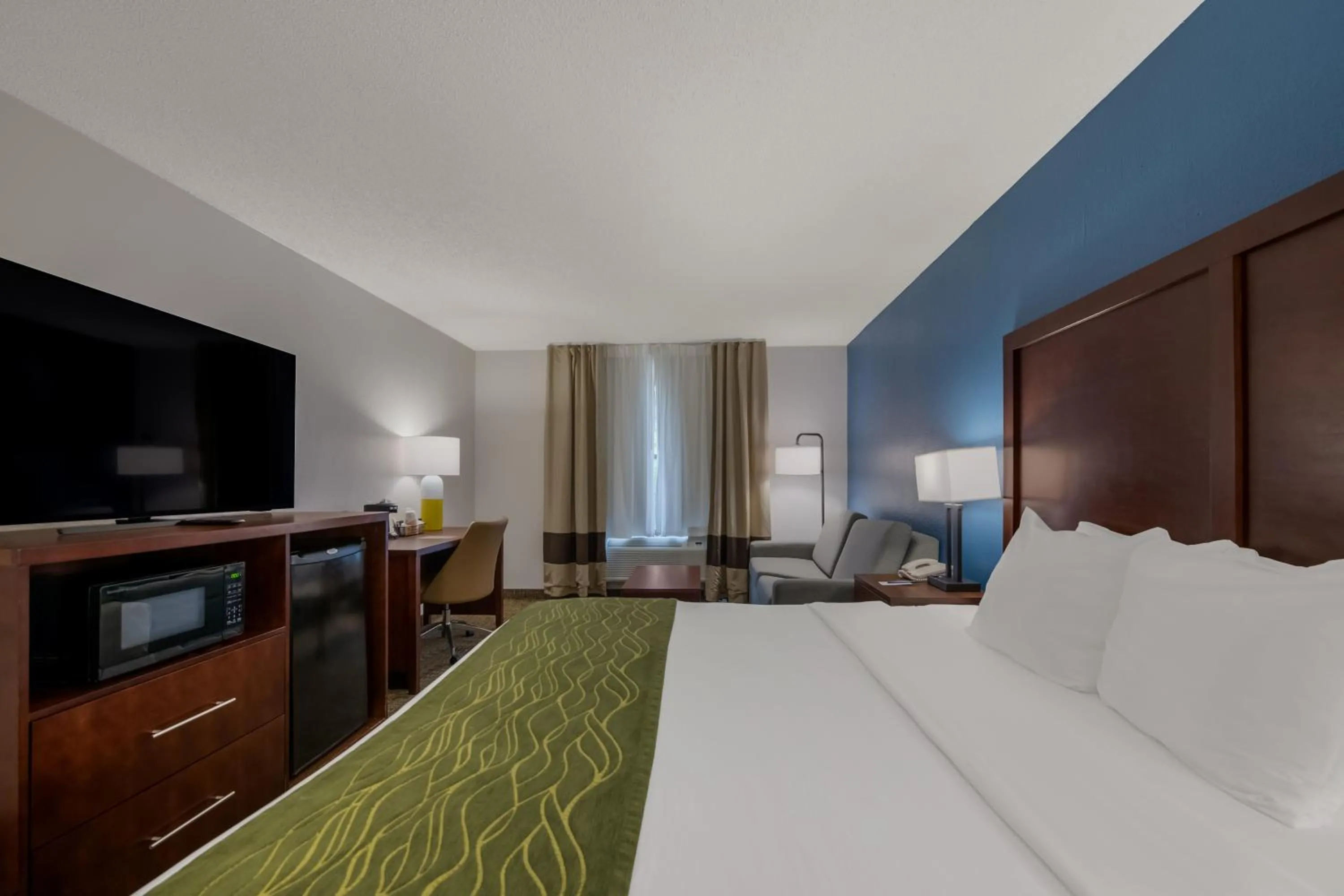 Bedroom, Bed in Comfort Inn Newport News - Hampton I-64