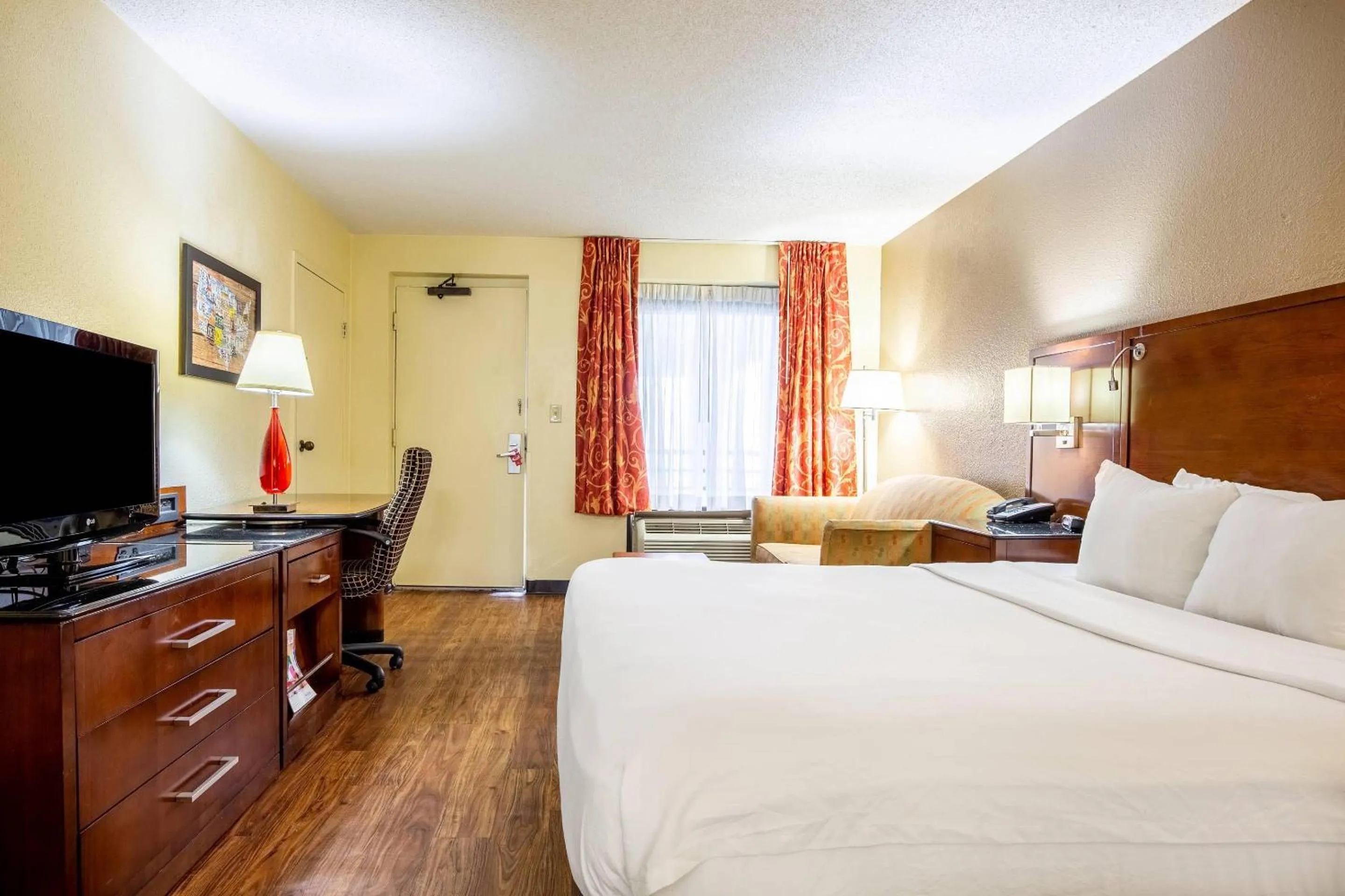 Bedroom, Bed in Econo Lodge Naval Station Norfolk