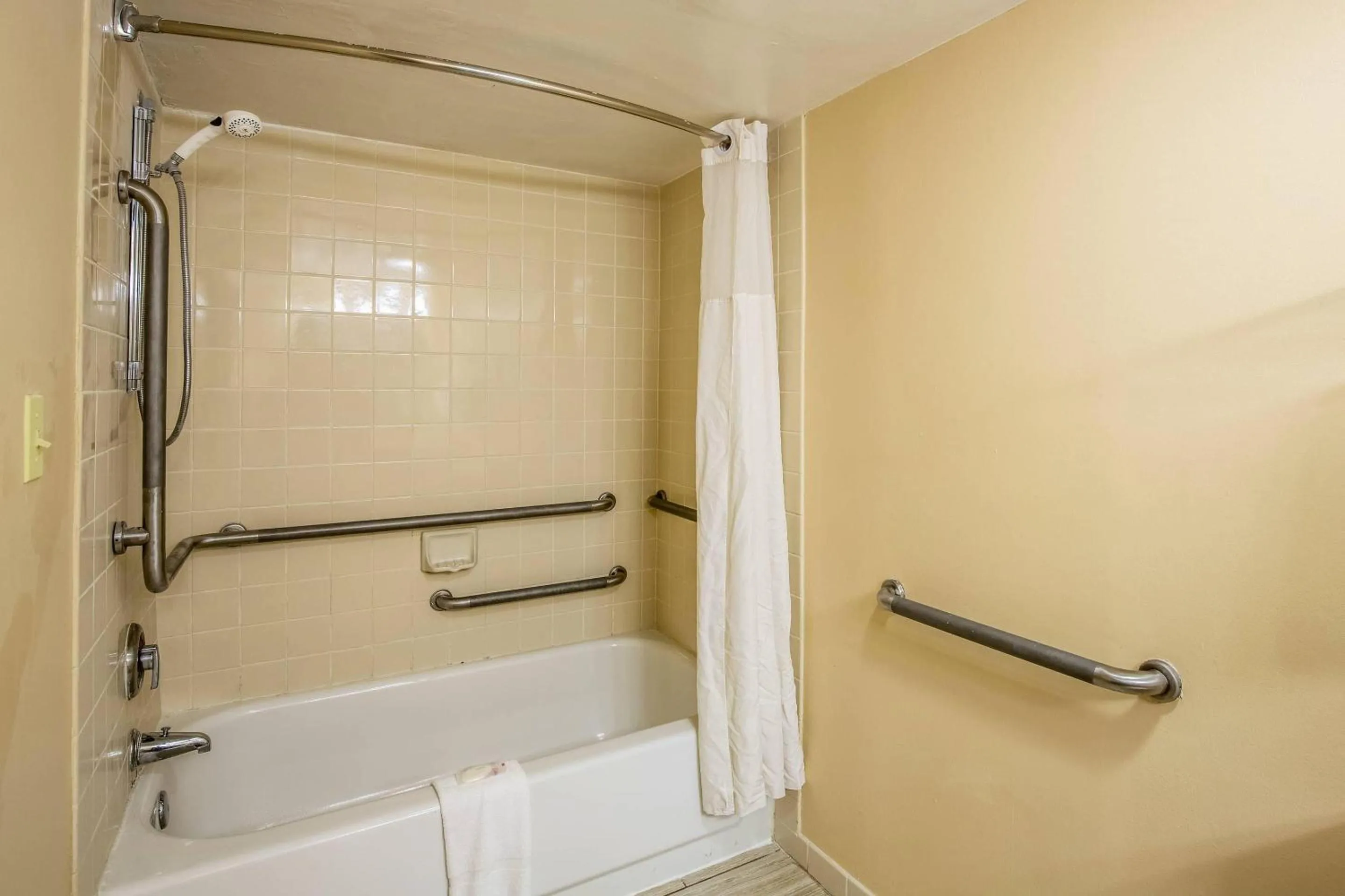 Bedroom in Econo Lodge Naval Station Norfolk