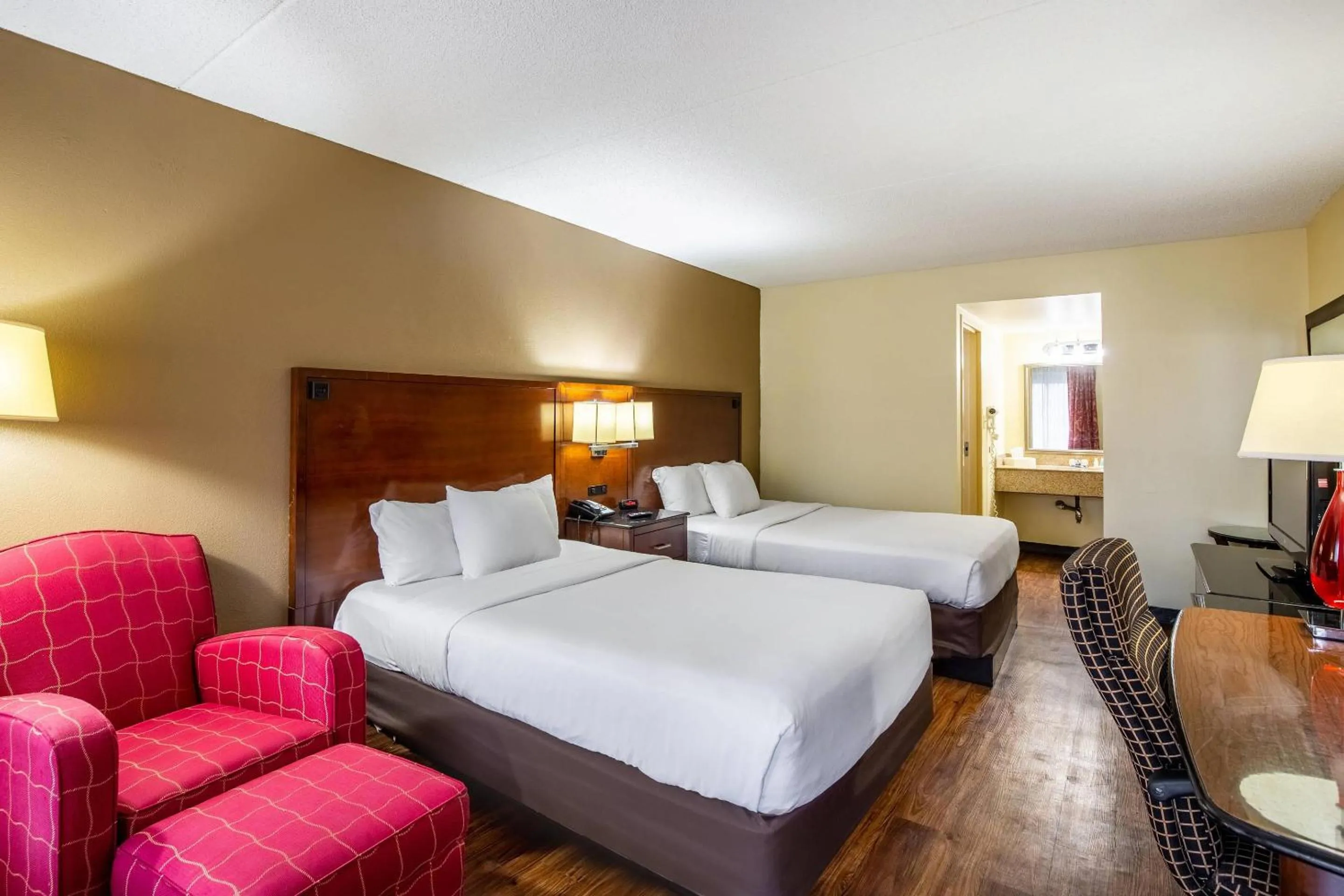 Bedroom, Bed in Econo Lodge Naval Station Norfolk