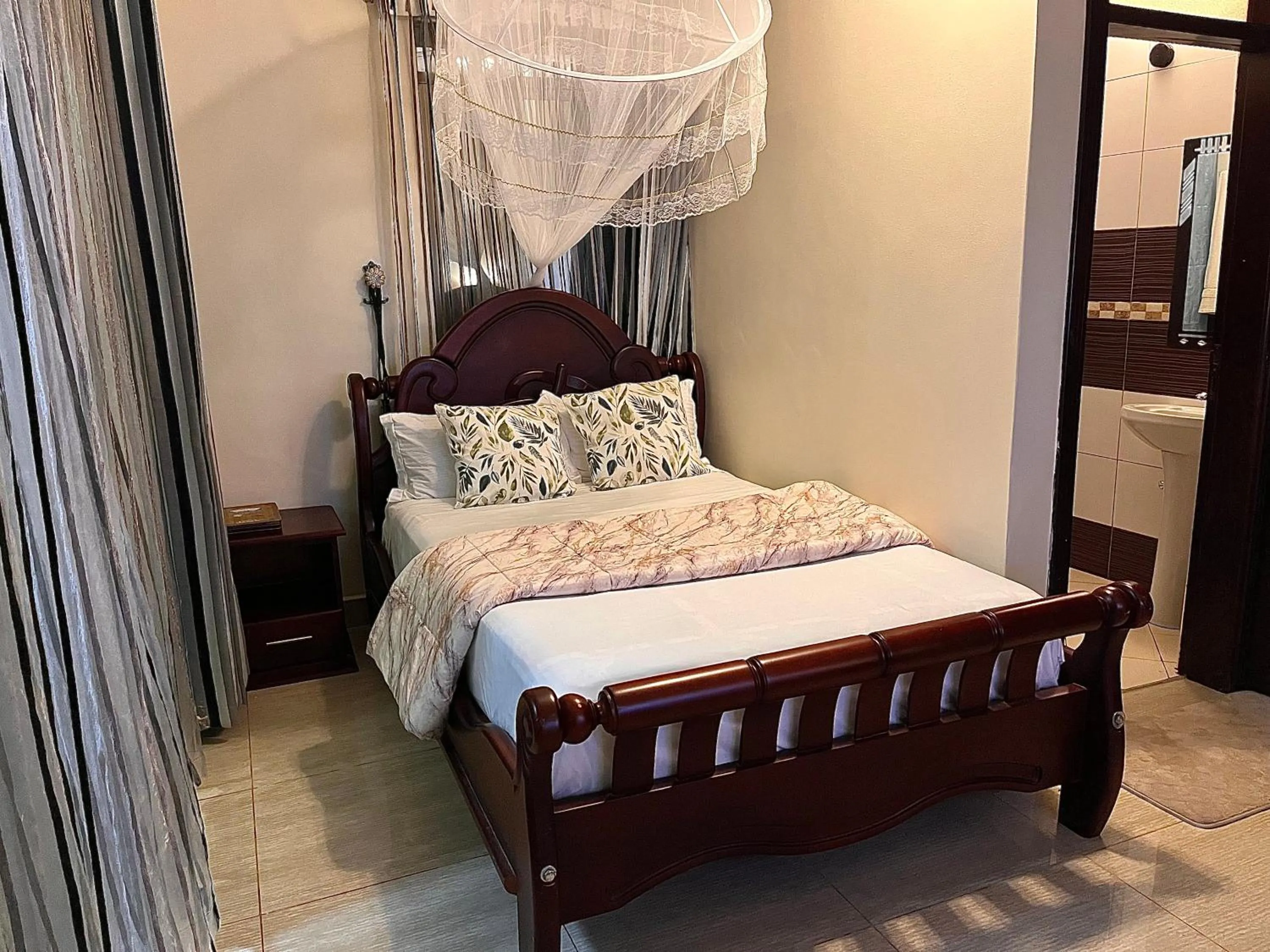 Bed in Lakepoint Villa