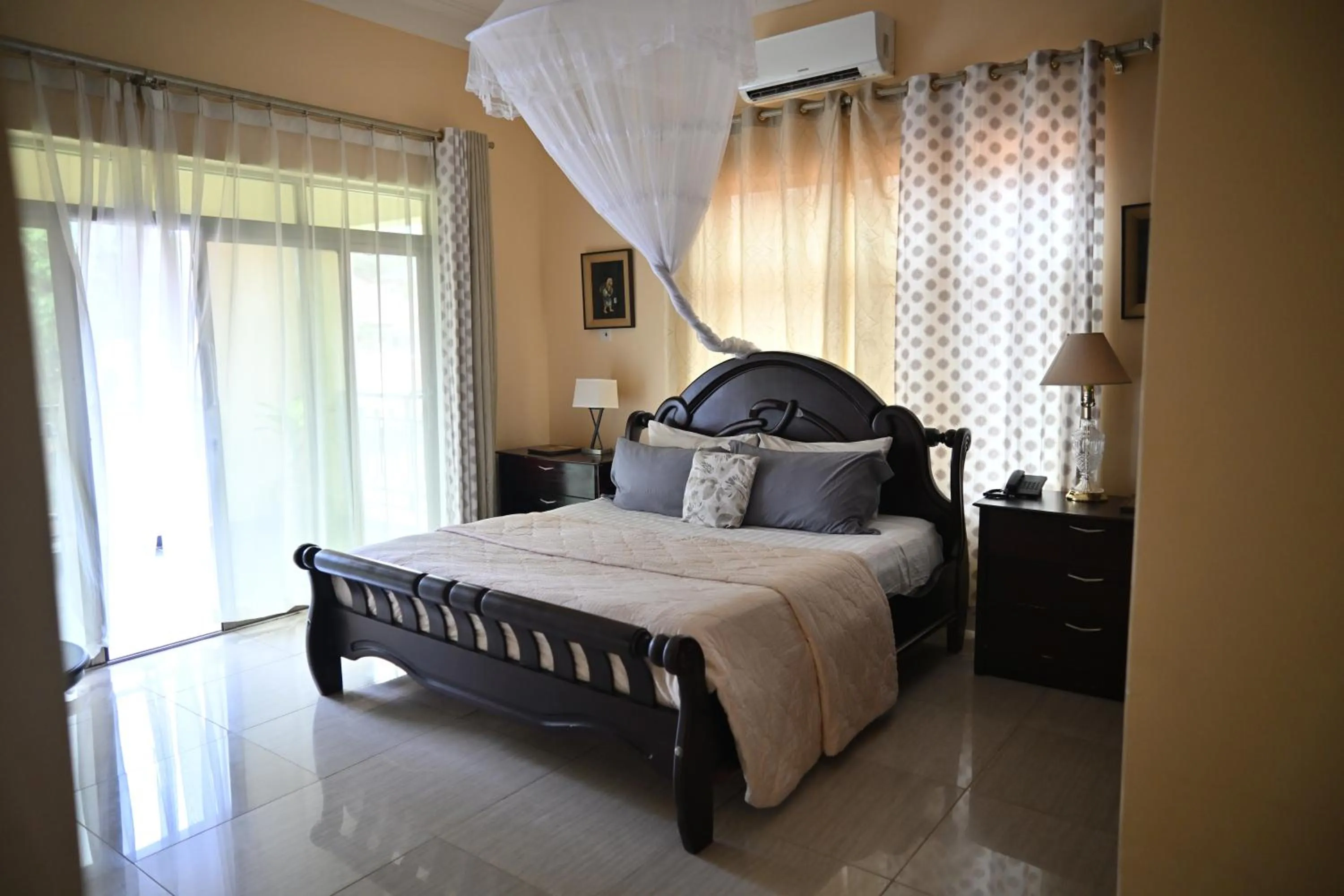 Bed in Lakepoint Villa
