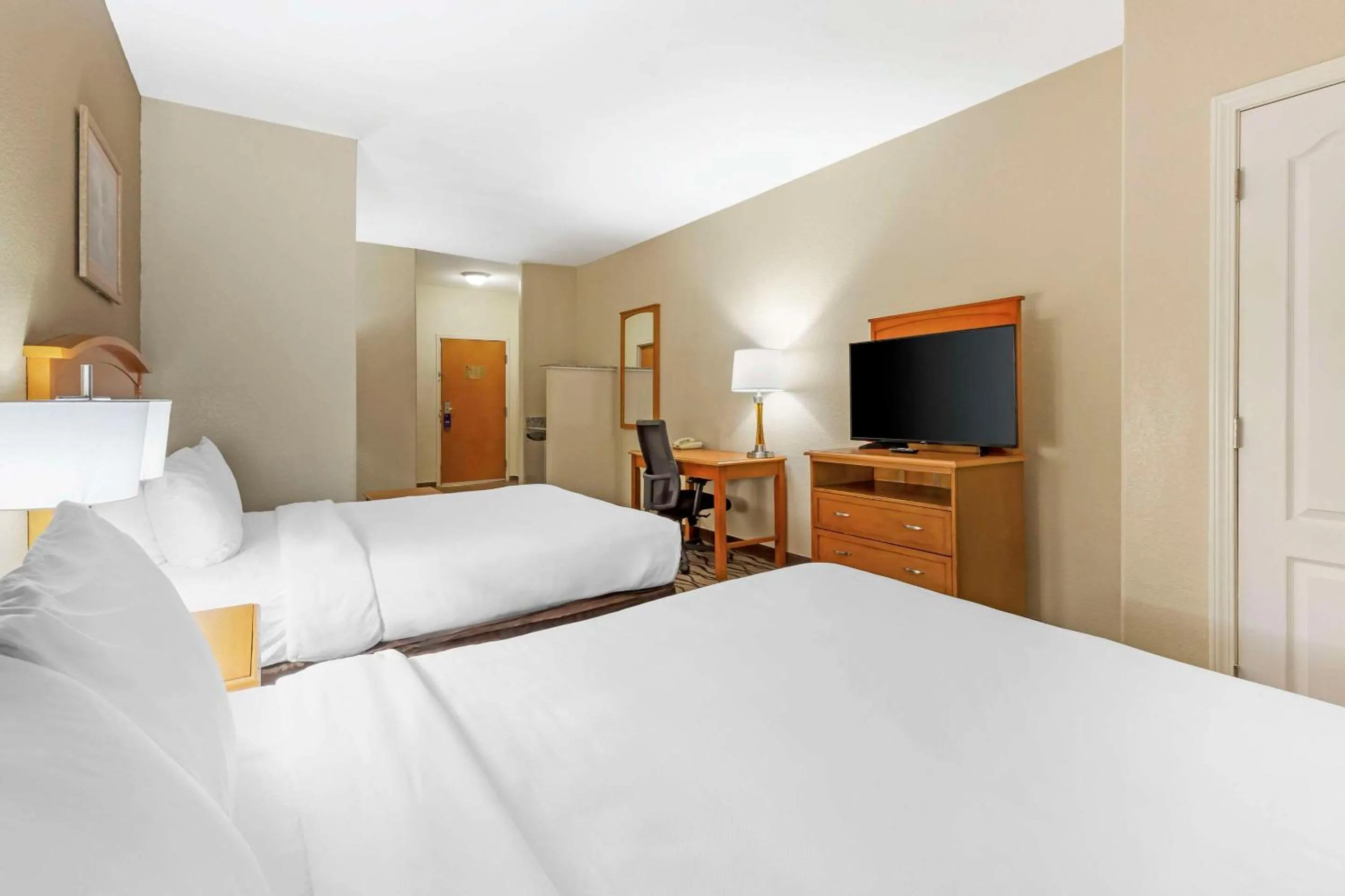 Bedroom, Bed in Comfort Inn & Suites Chesapeake - Portsmouth