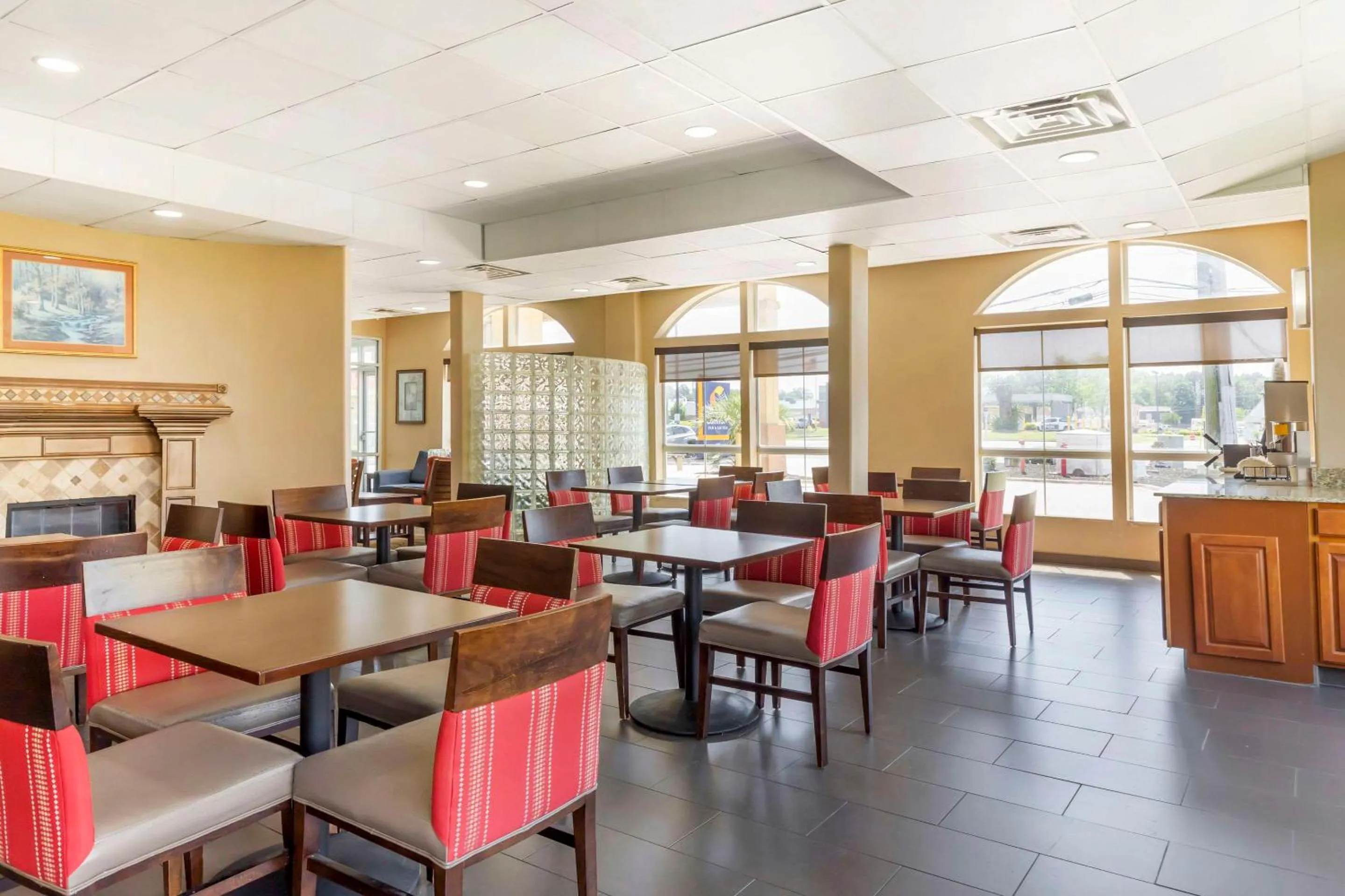 Breakfast in Comfort Inn & Suites Chesapeake - Portsmouth
