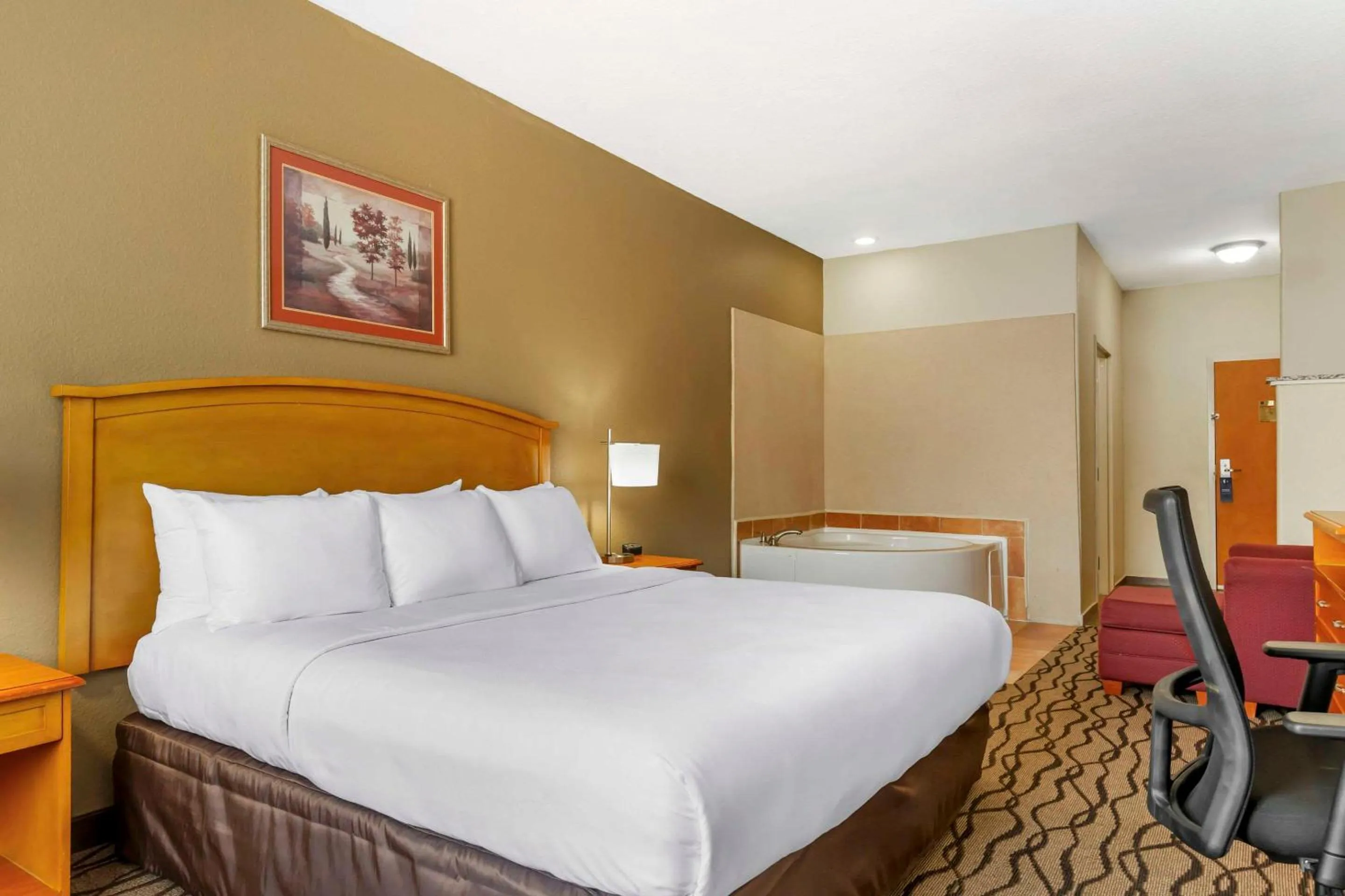 Bedroom, Bed in Comfort Inn & Suites Chesapeake - Portsmouth