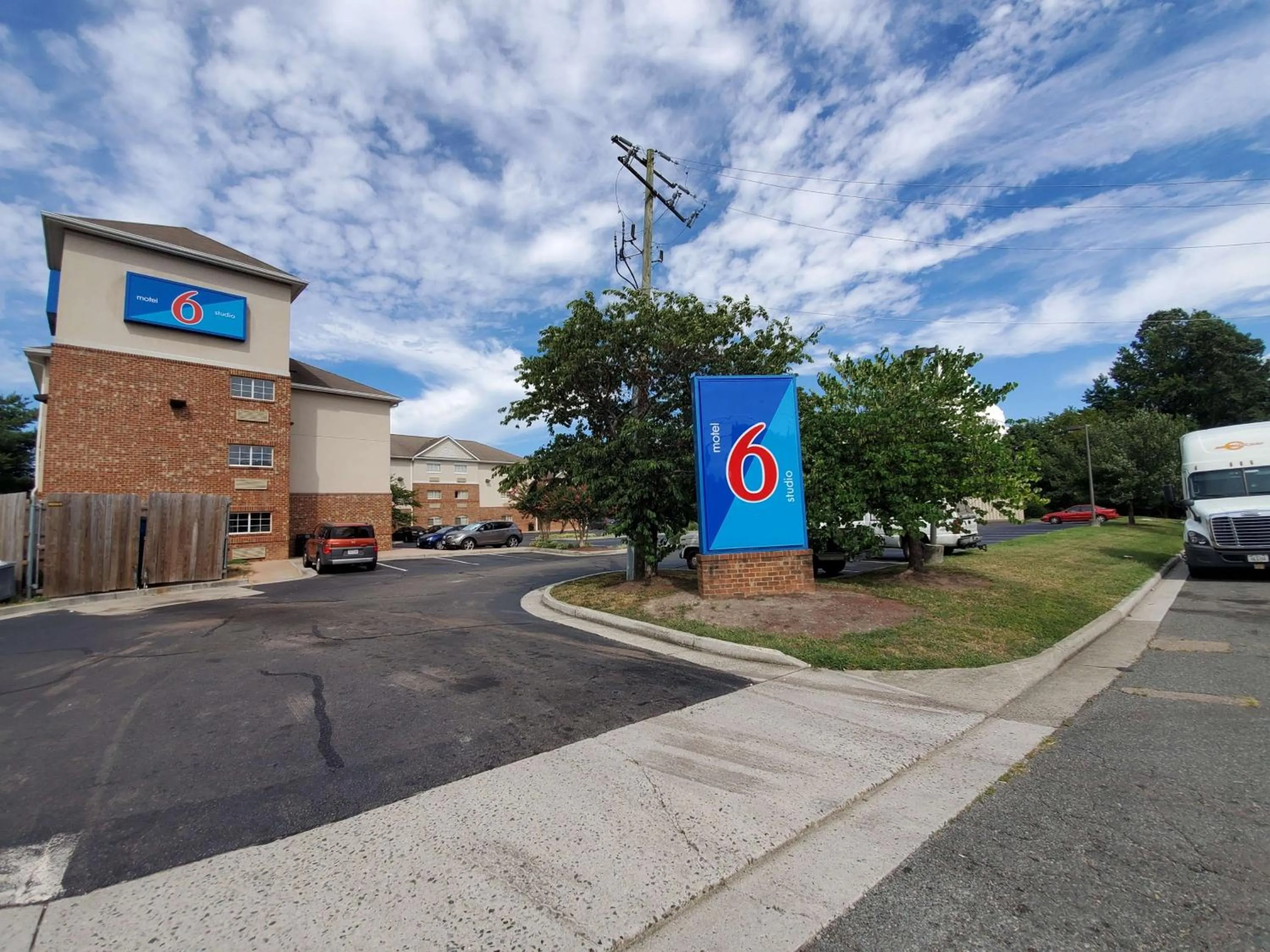 Property building in Motel 6-Richmond, VA - I-64 West