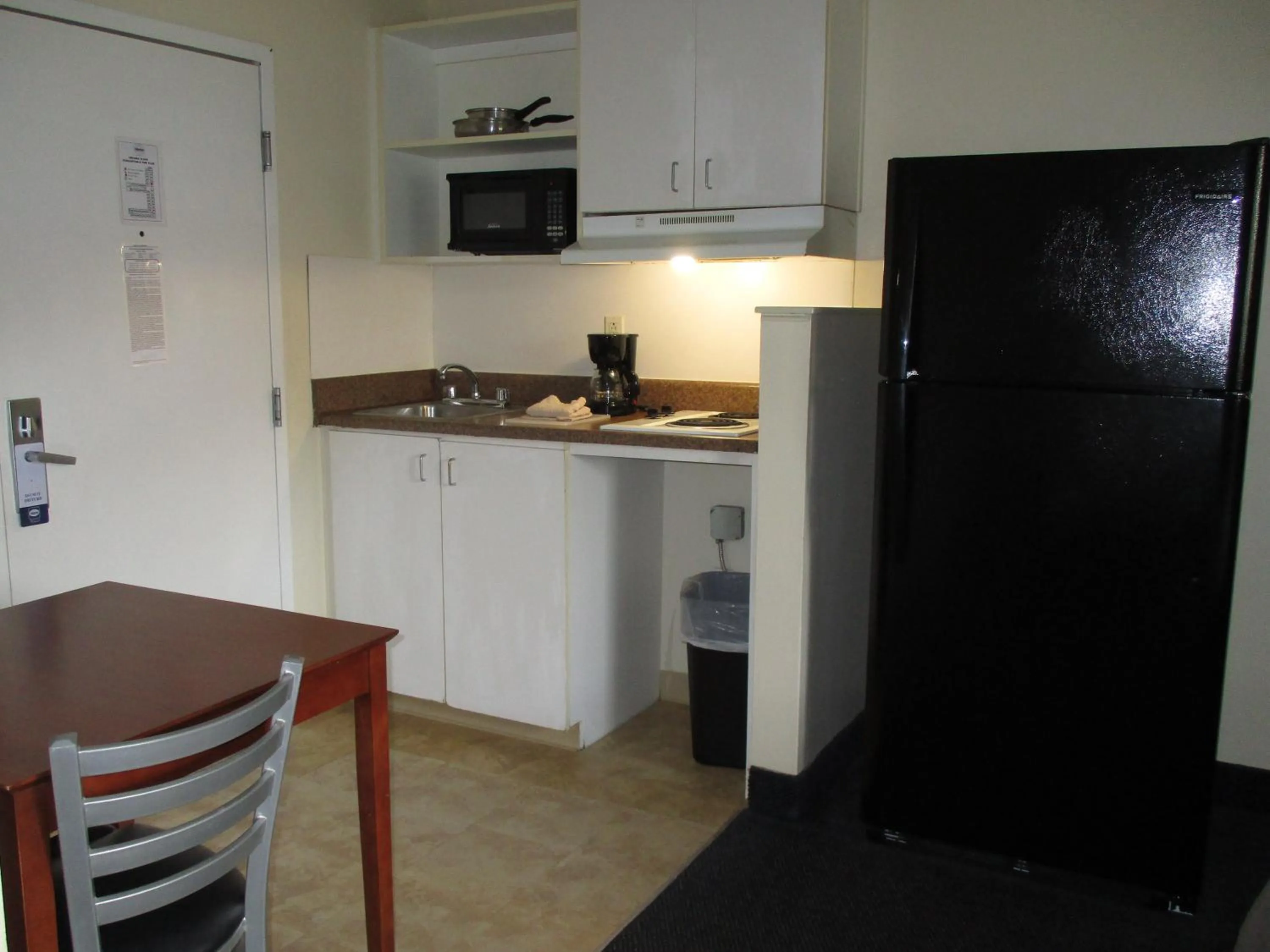 Kitchen or kitchenette in Motel 6-Richmond, VA - I-64 West