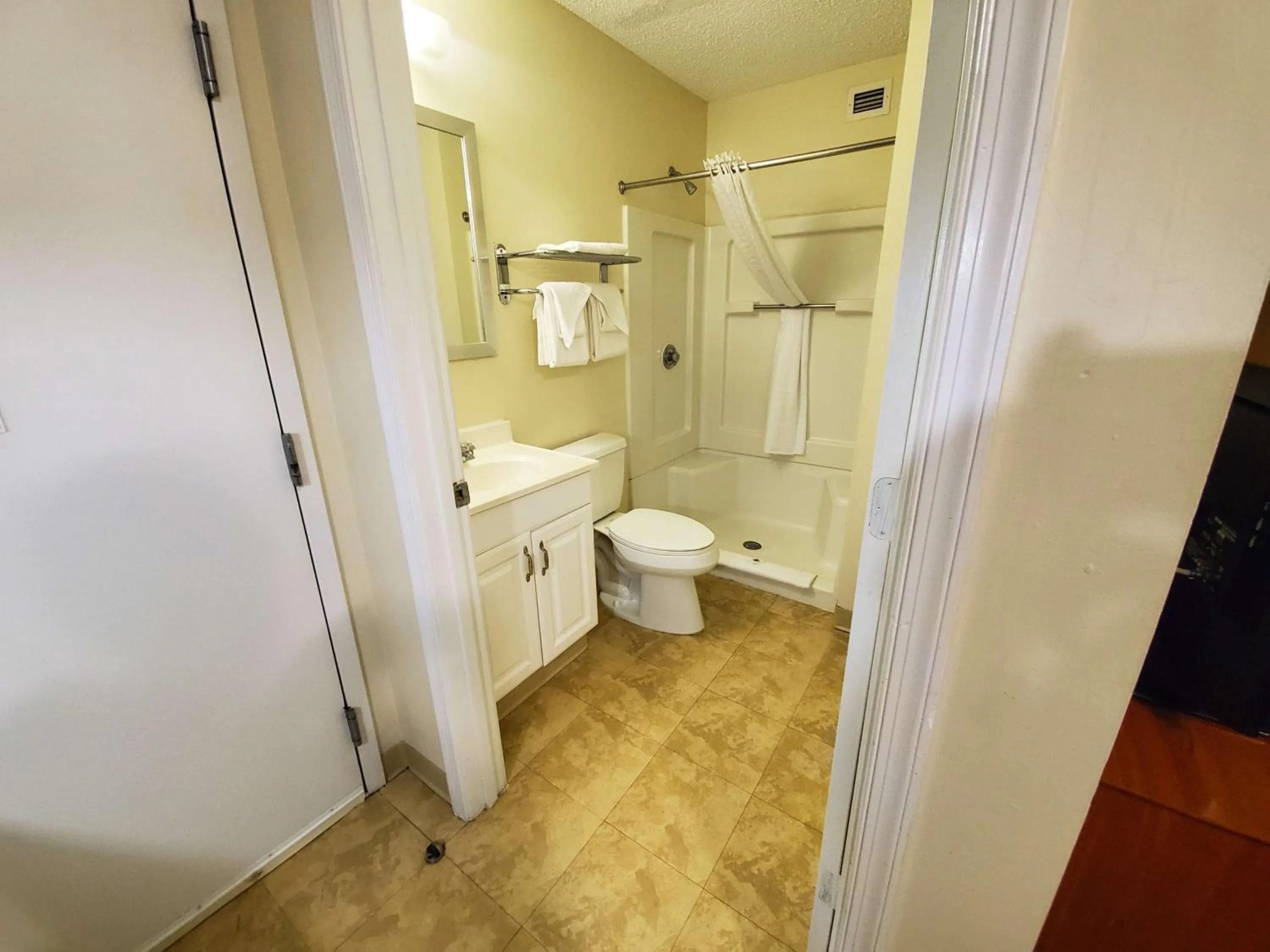 Bathroom in Motel 6-Richmond, VA - I-64 West