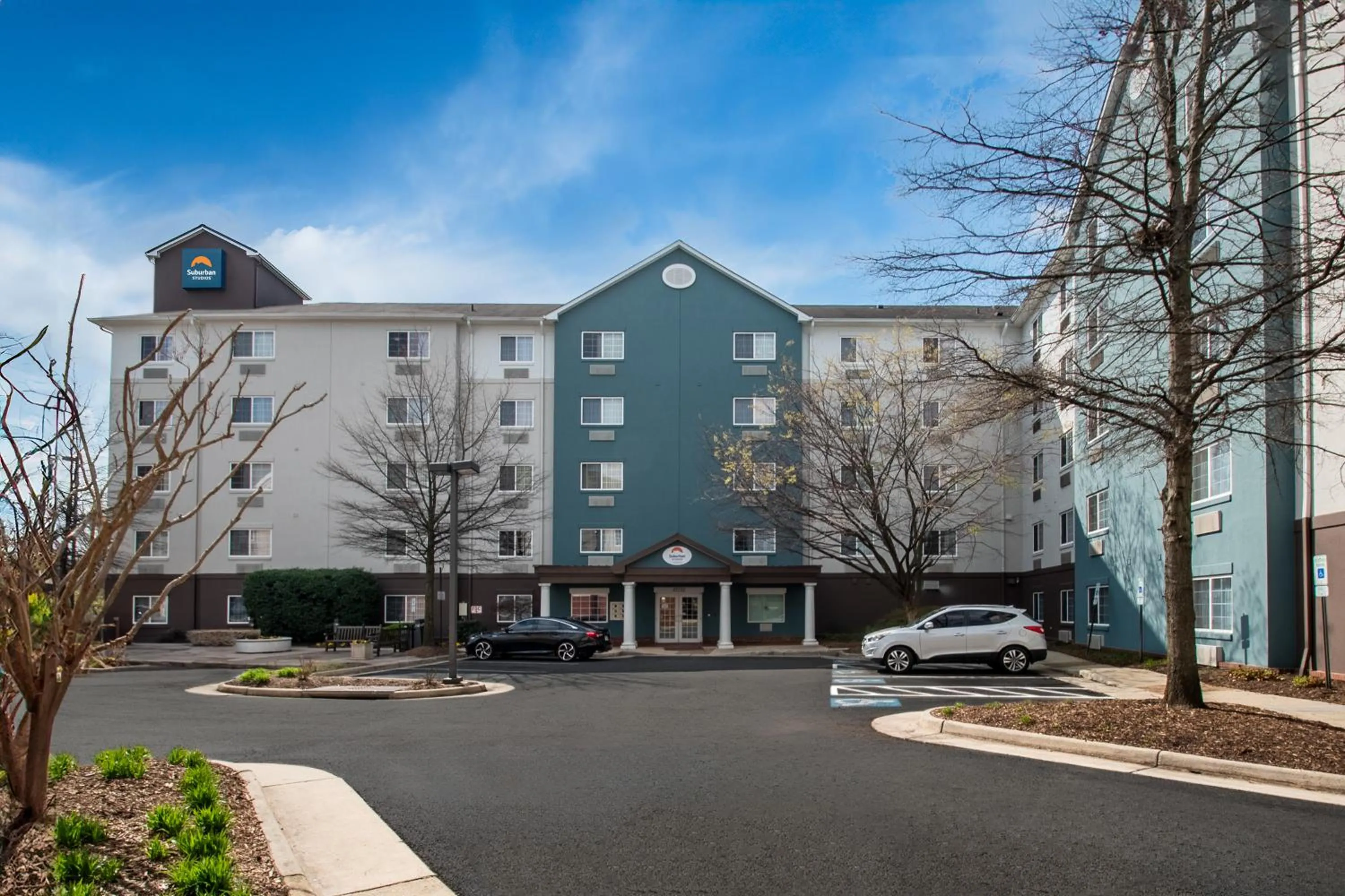 Property building in Suburban Studios Sterling - Washington Dulles