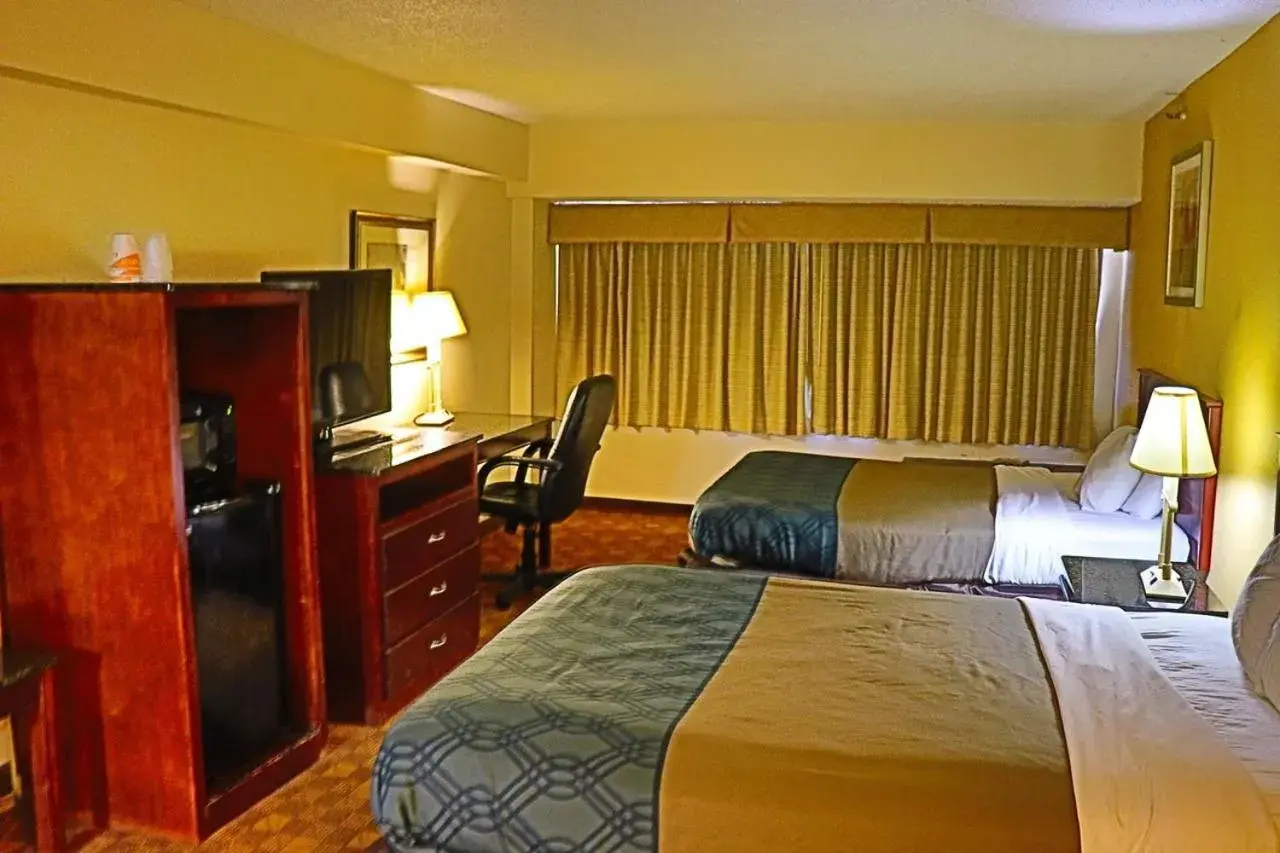 Bedroom, Bed in Rodeway Inn Sandston