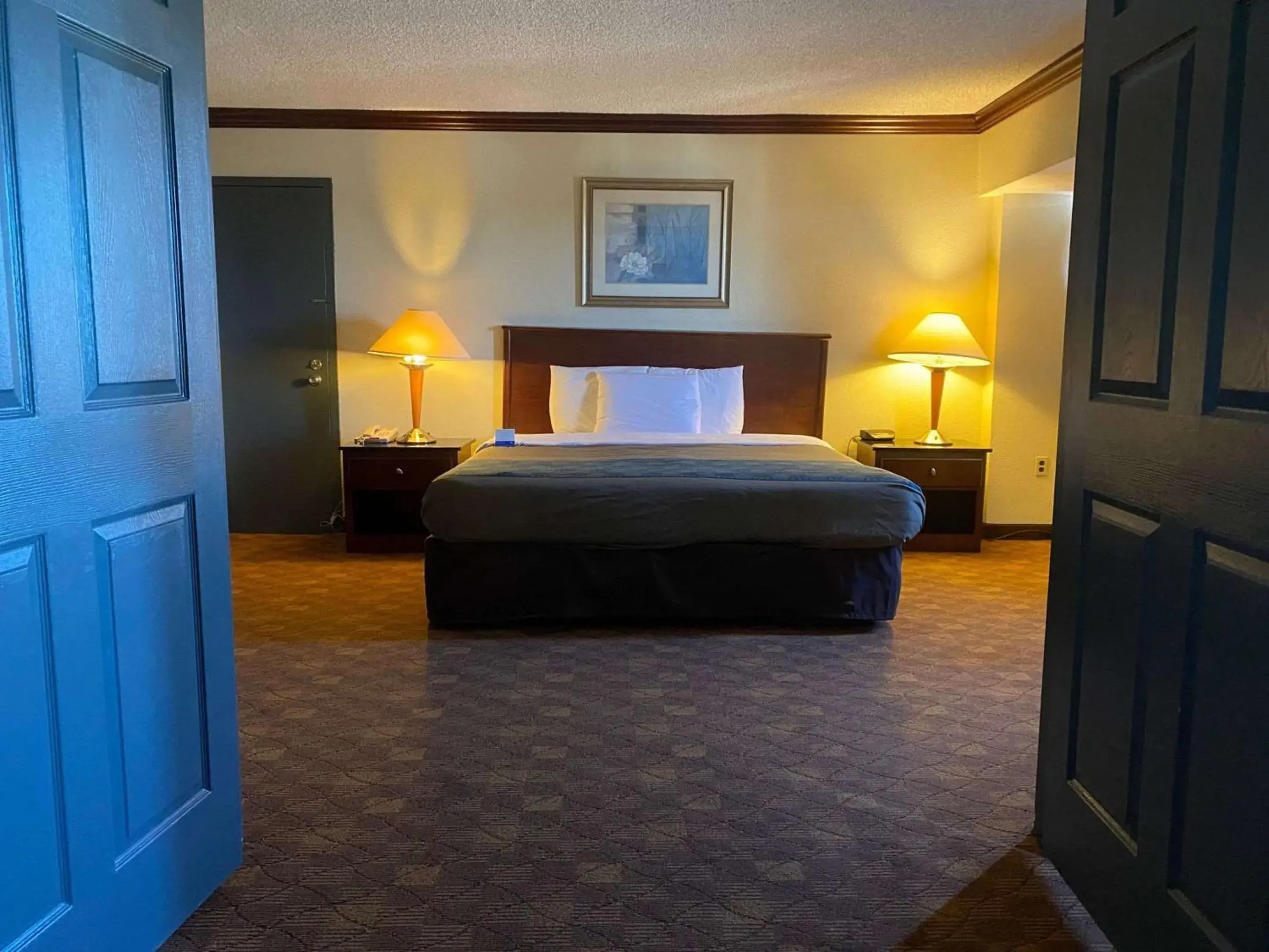 Photo of the whole room, Bed in Rodeway Inn Sandston