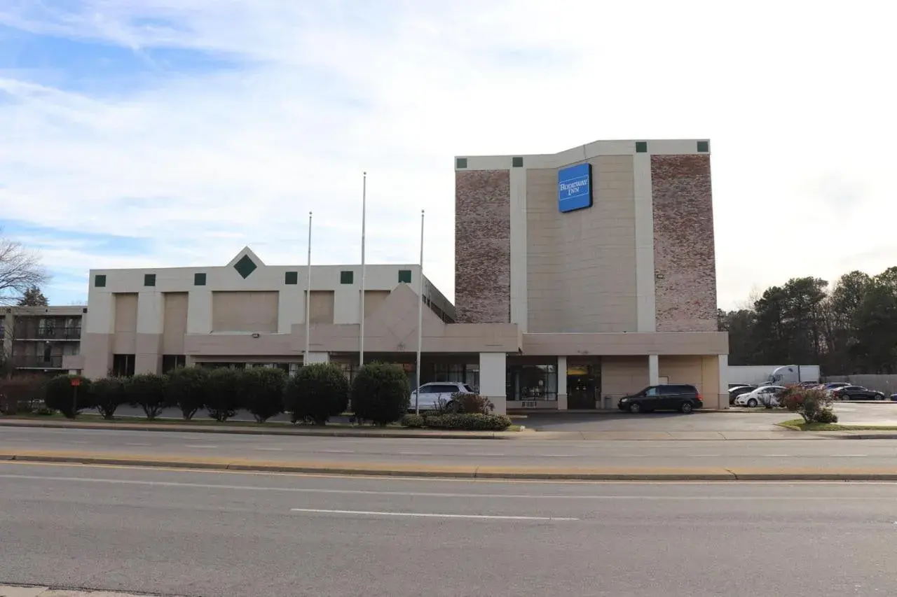 Property Building in Rodeway Inn Sandston