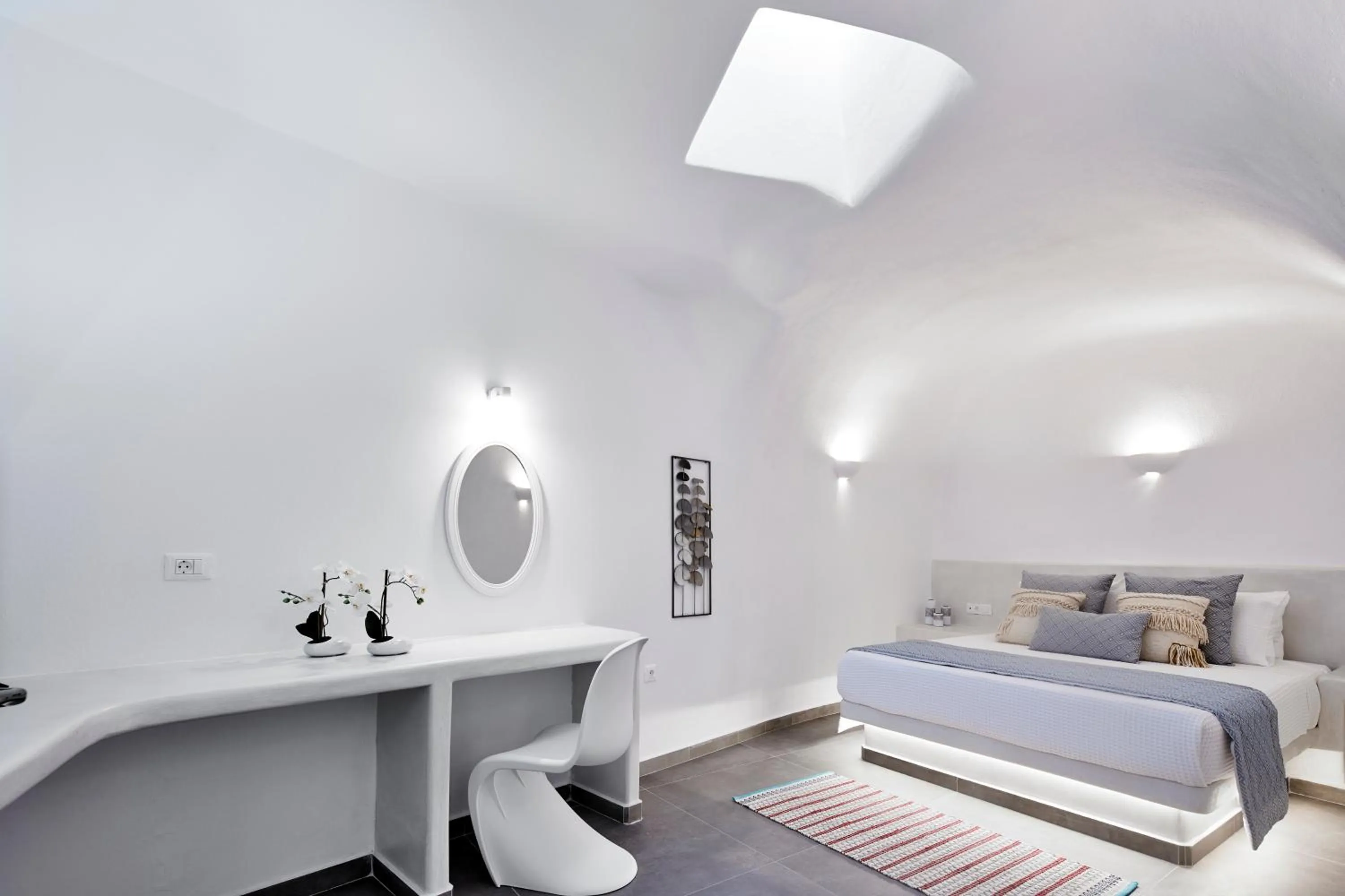 Bed in Mellow Luxury Cave