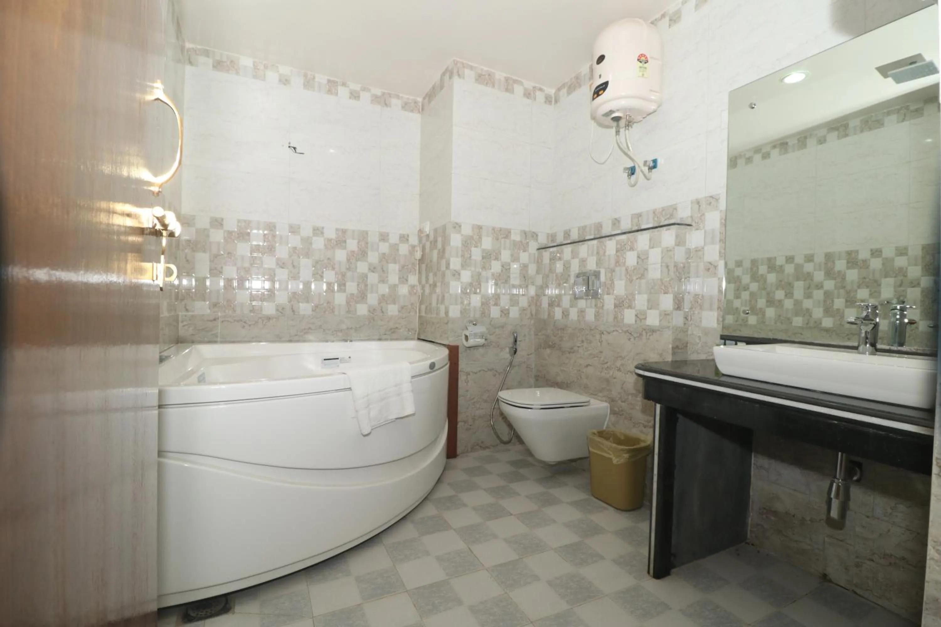 Shower in Hotel Earth Light Sauraha