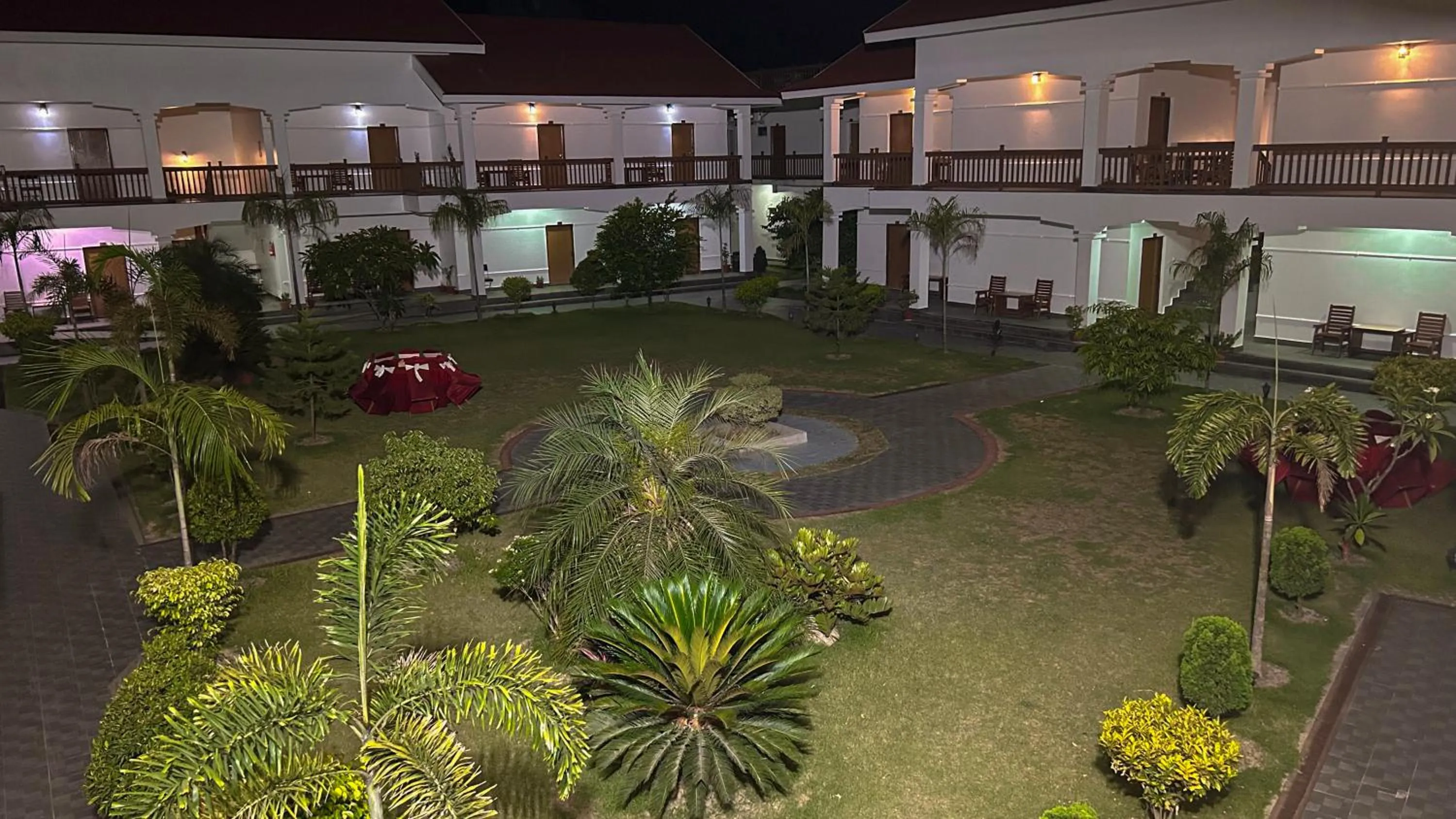 Garden view in Hotel Earth Light Sauraha