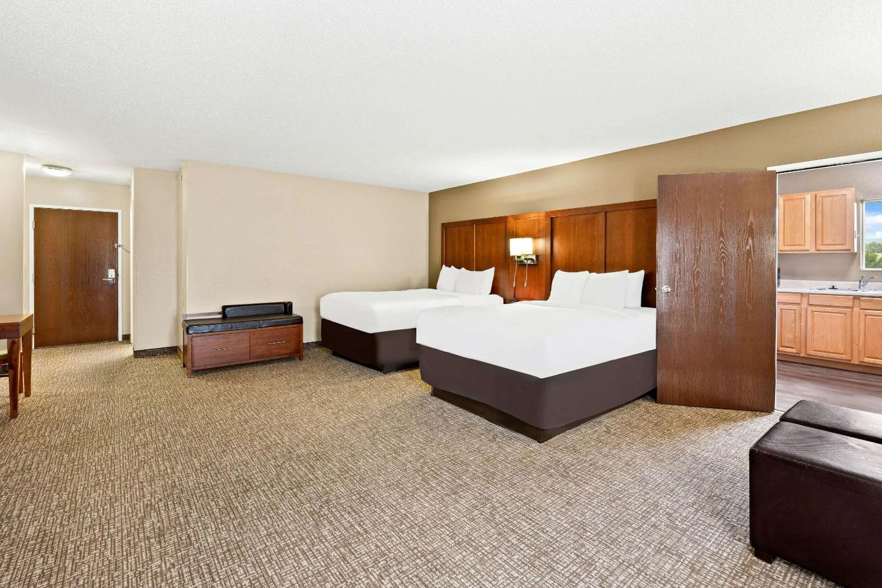 Bedroom, Bed in Comfort Suites Abingdon I-81