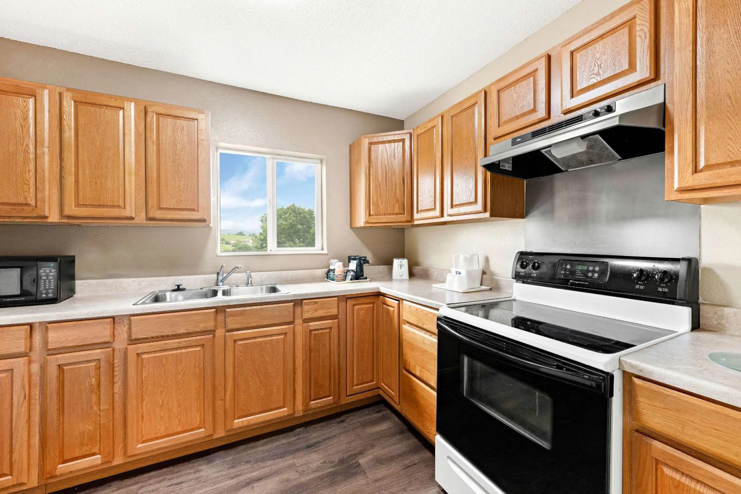 Bedroom in Comfort Suites Abingdon I-81