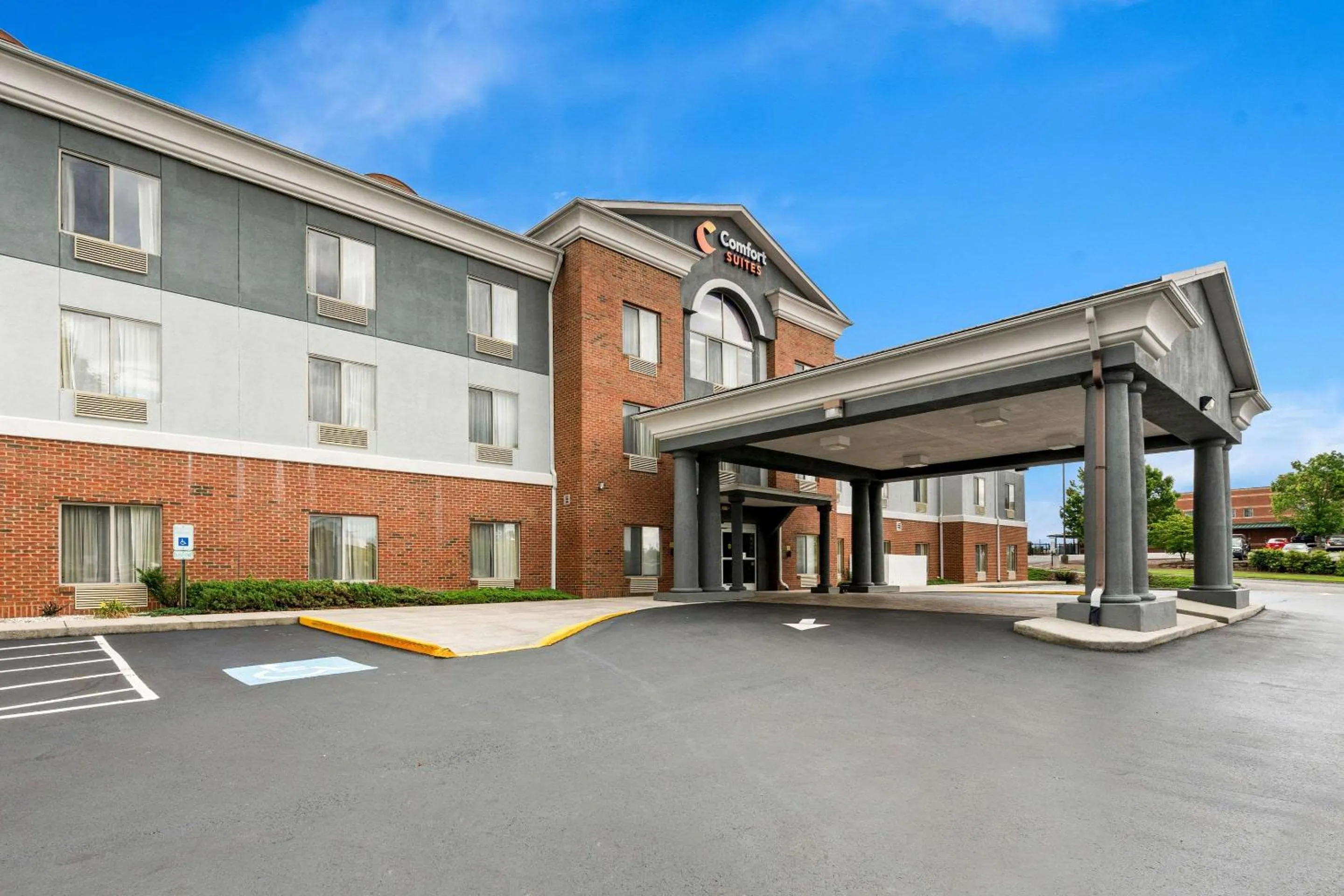 Property building in Comfort Suites Abingdon I-81