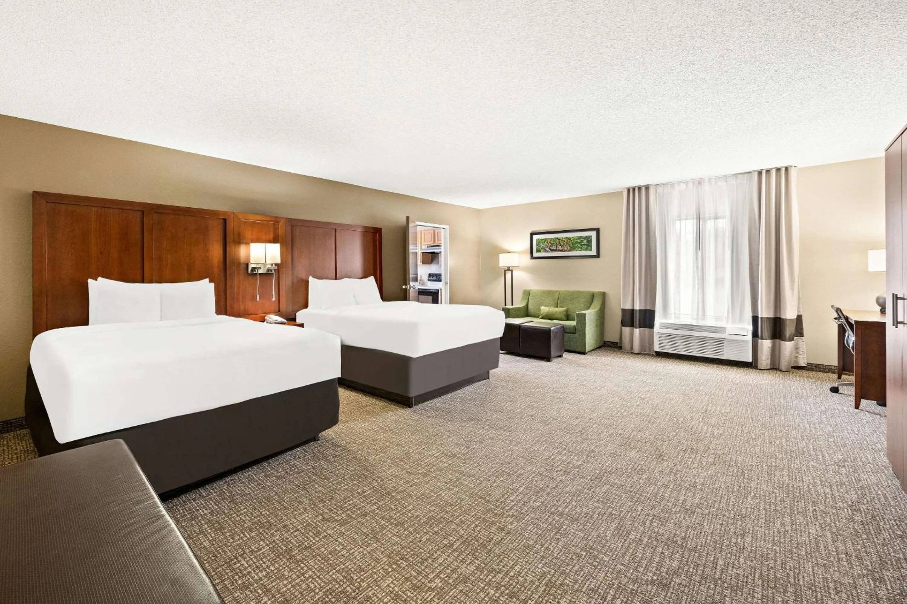 Bedroom, Bed in Comfort Suites Abingdon I-81